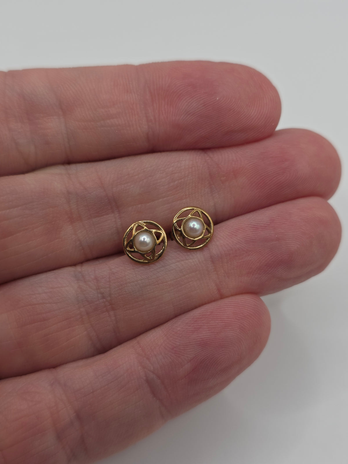 9ct gold pearl earrings