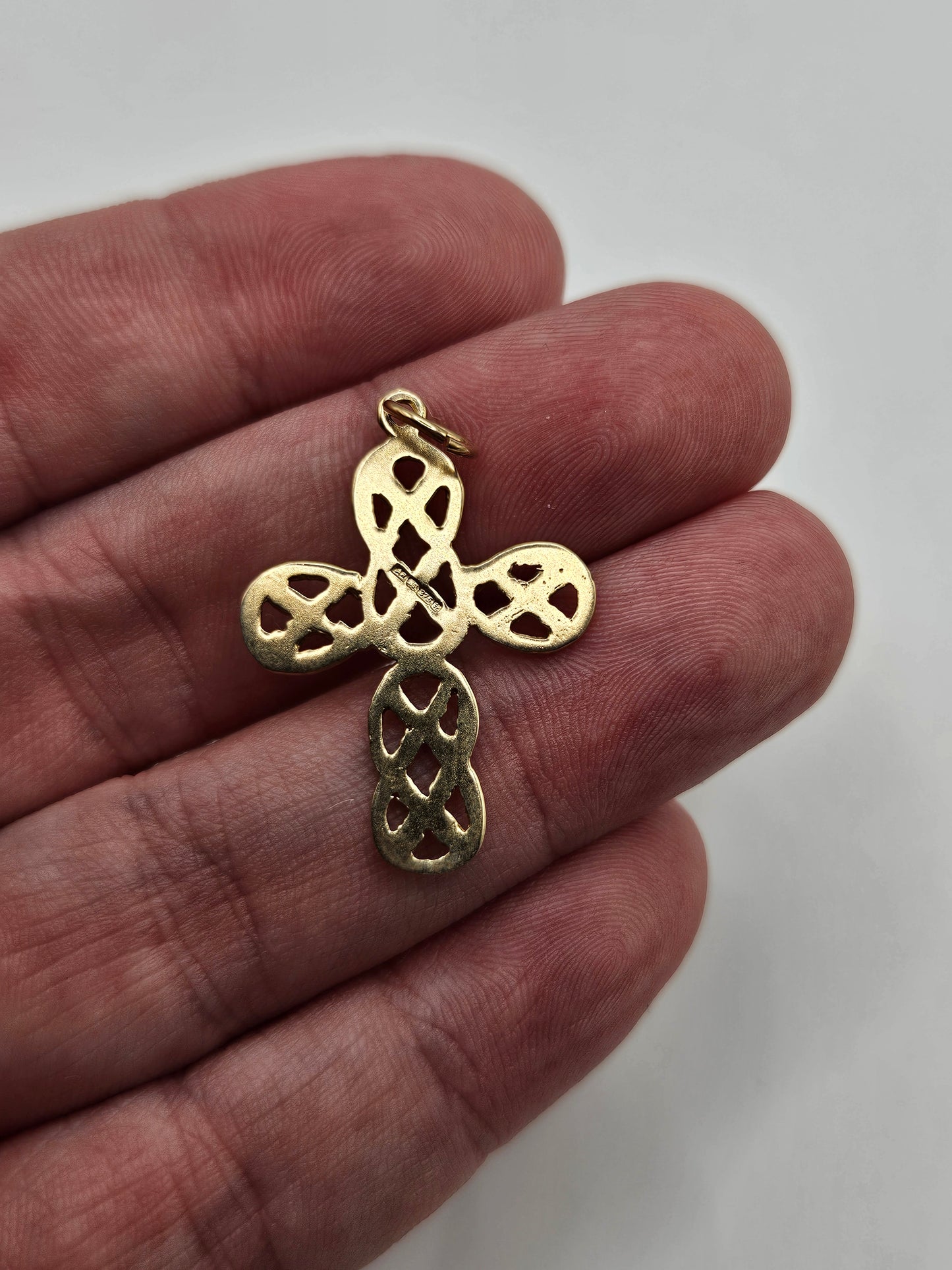 9ct gold celtic cross pendant