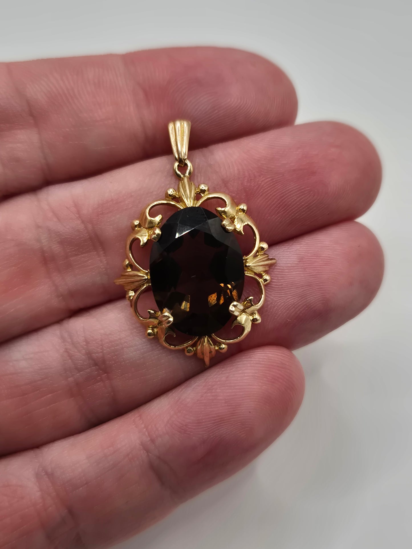 9ct gold smokey quartz pendant