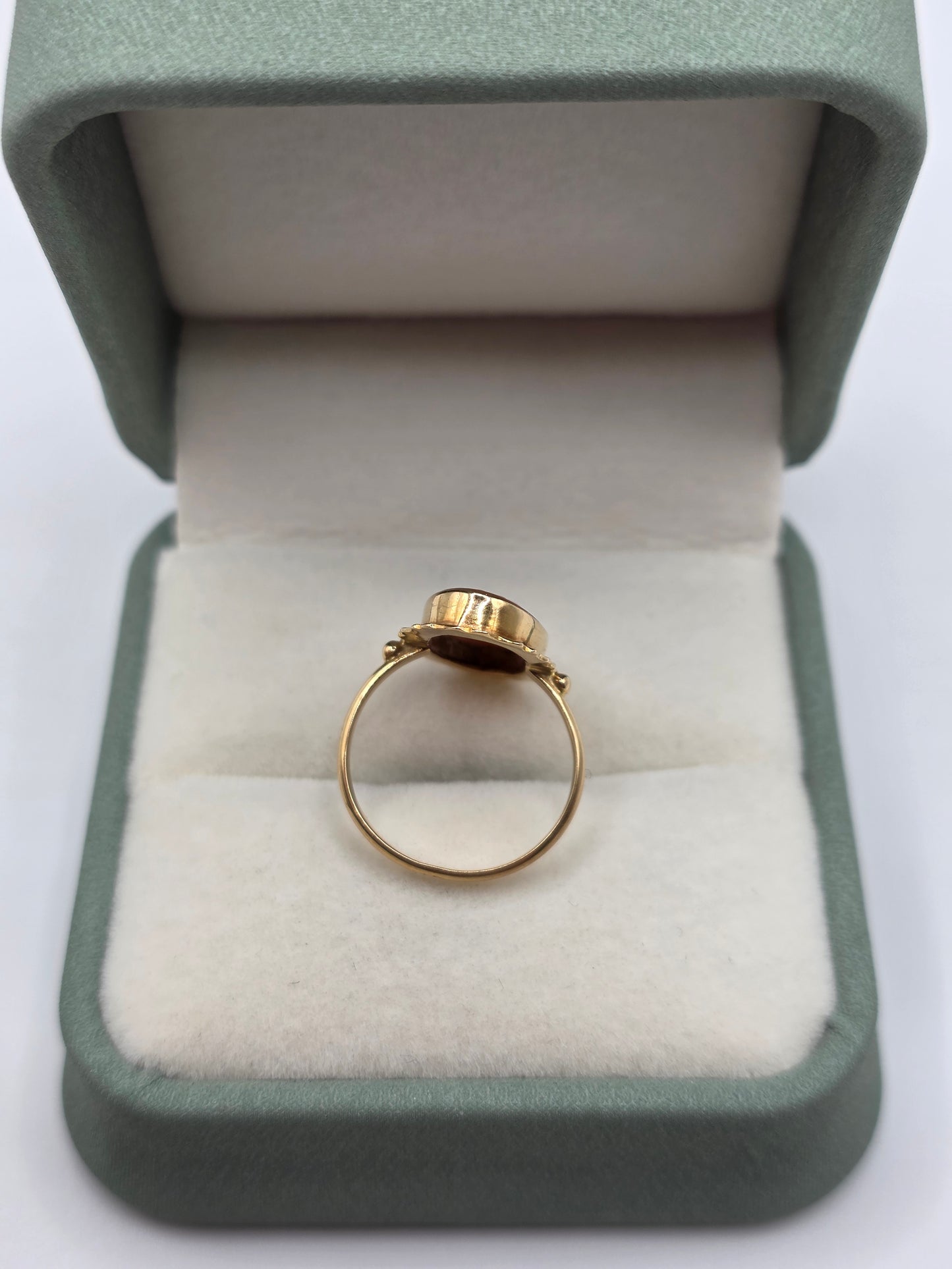 Vintage 18ct gold cameo ring