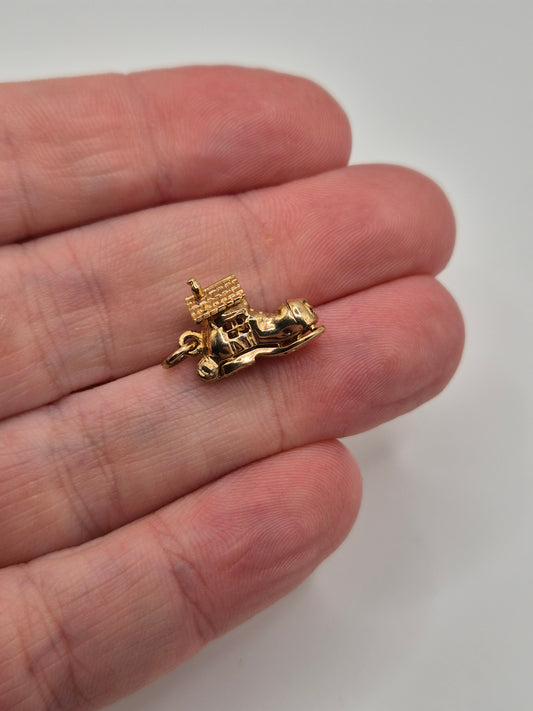 Vintage 9ct gold articulated women in shoe house charm