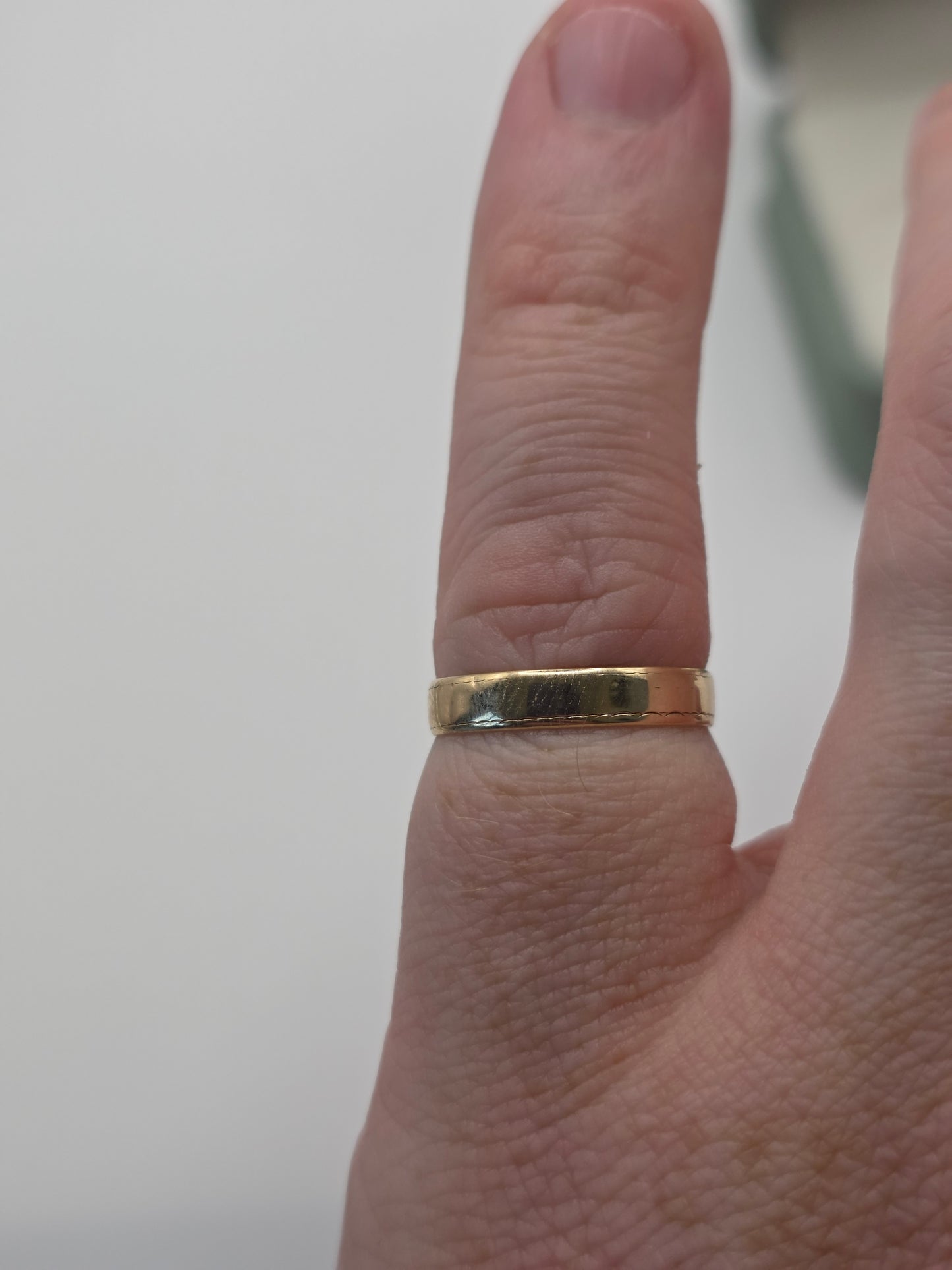9ct gold band ring