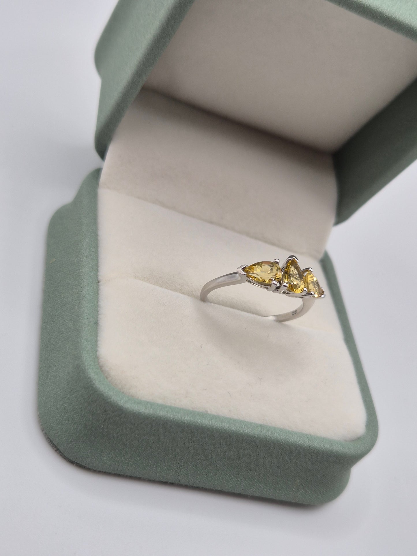 9ct white gold citrine ring