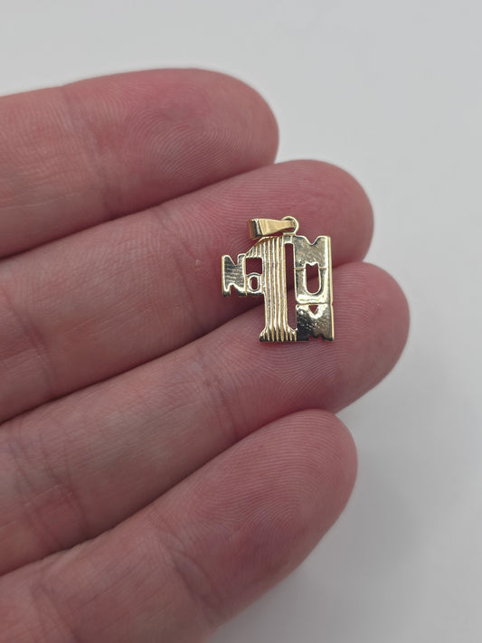 9ct gold no1. Mum pendant