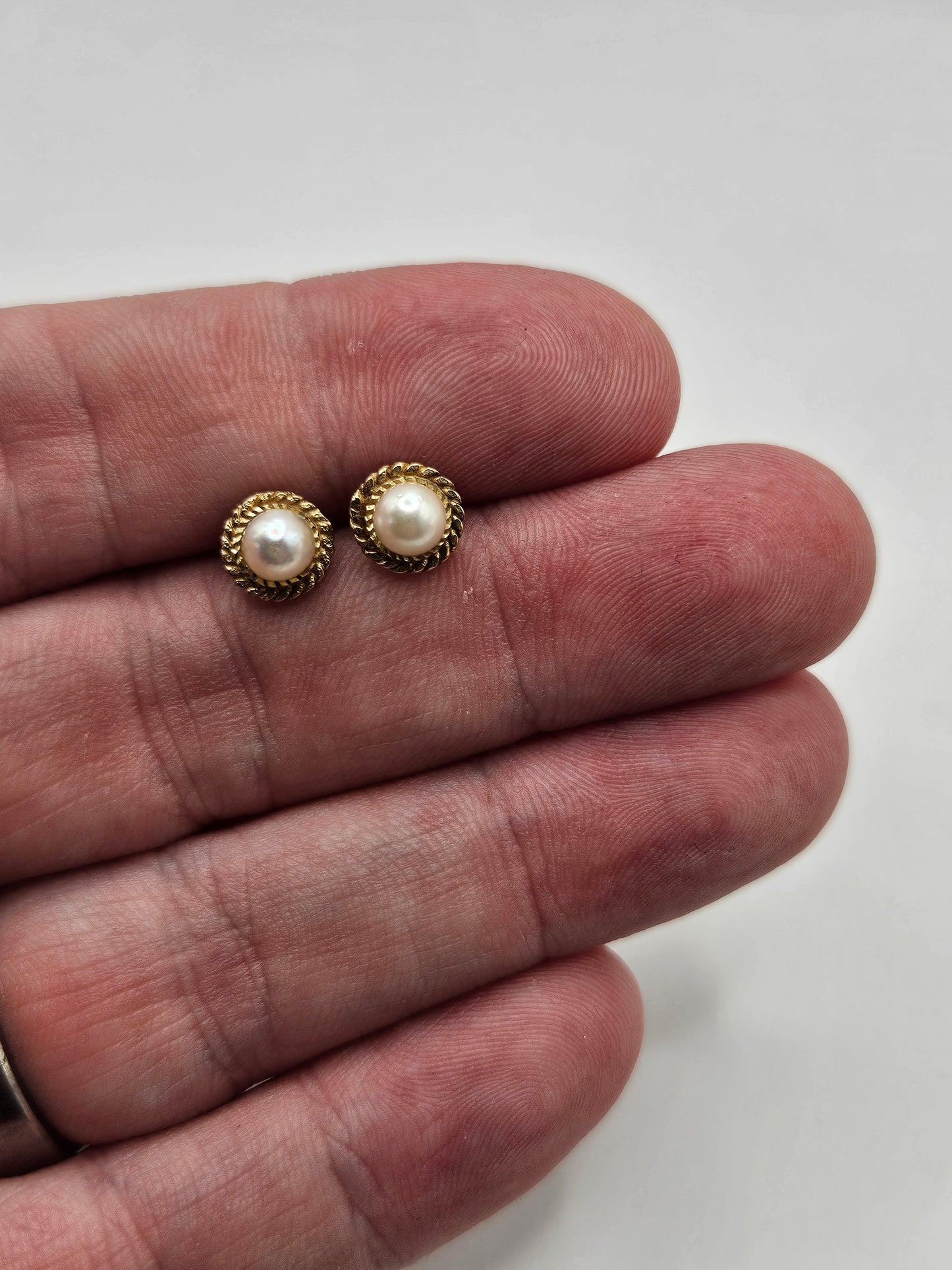 9ct gold pearl earrings