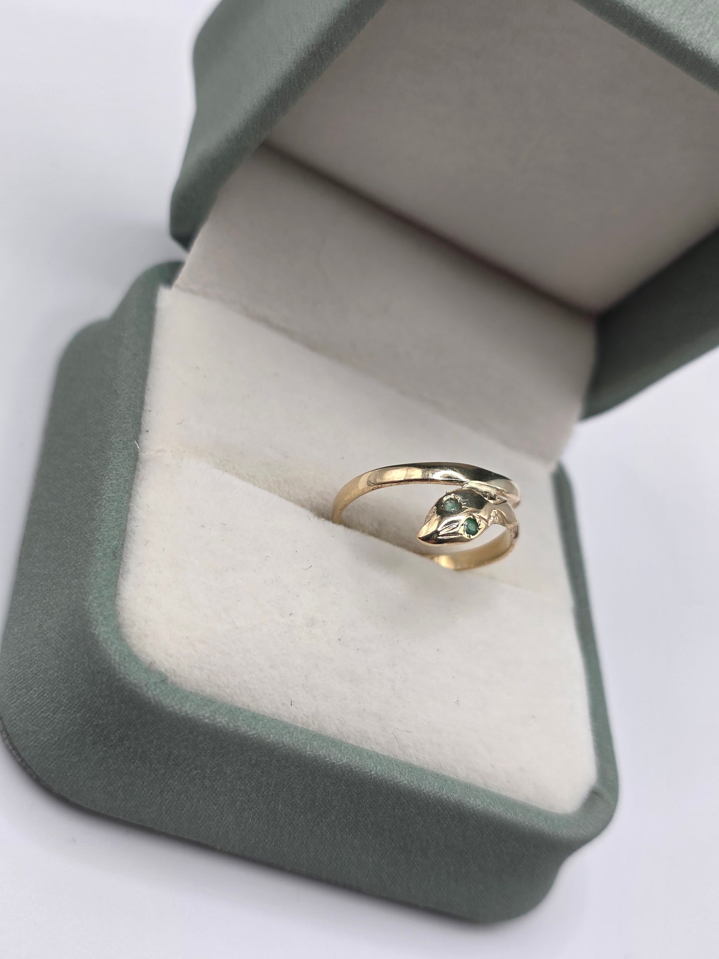 9ct gold emerald snake ring