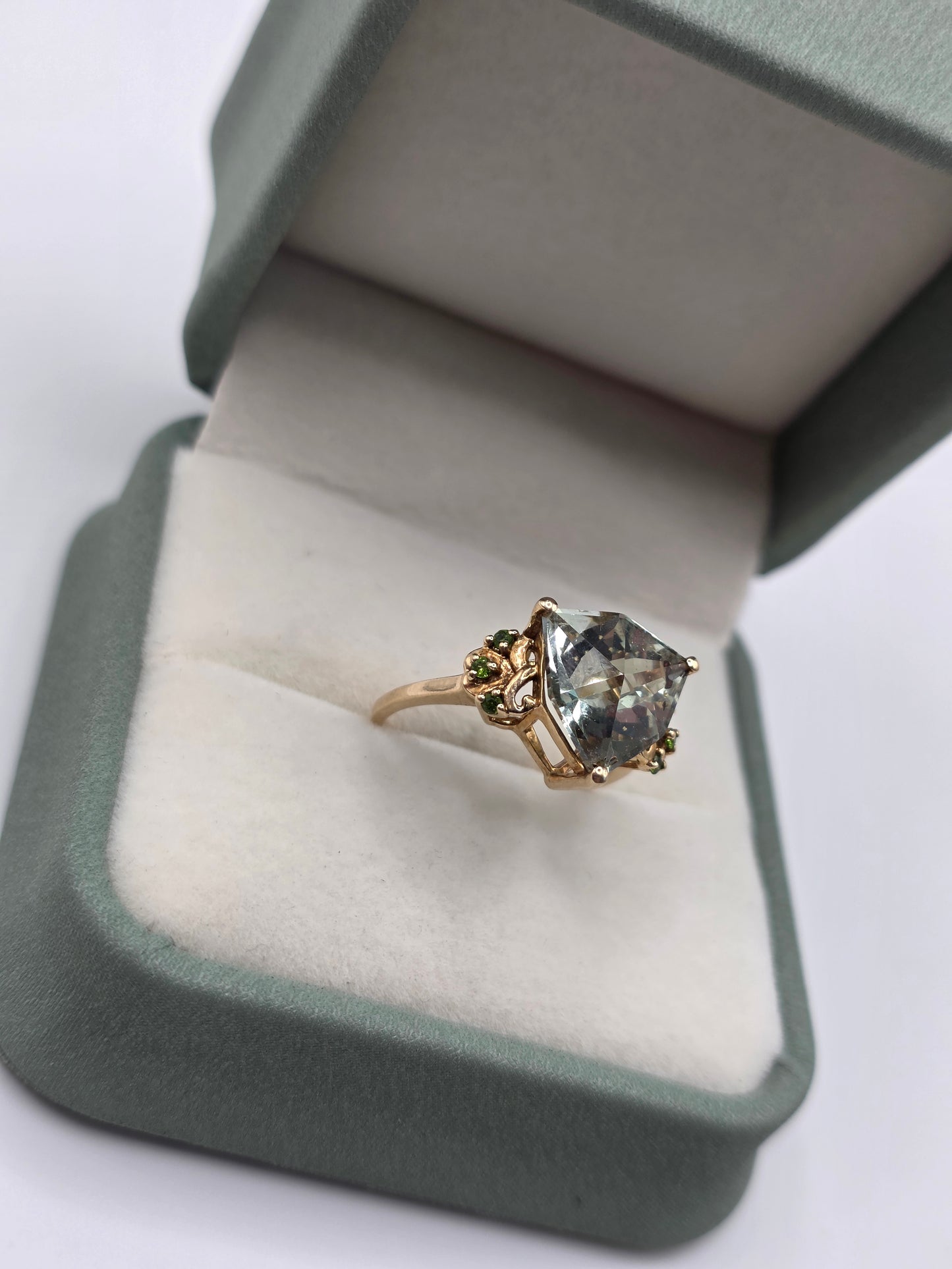 9ct gold green amethyst ring