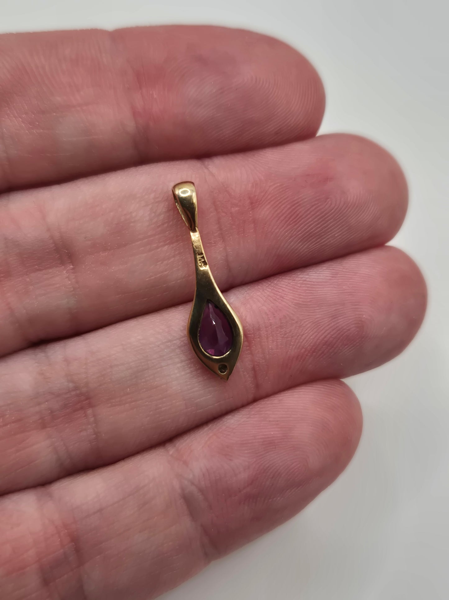 9ct gold amethyst and diamond pendant