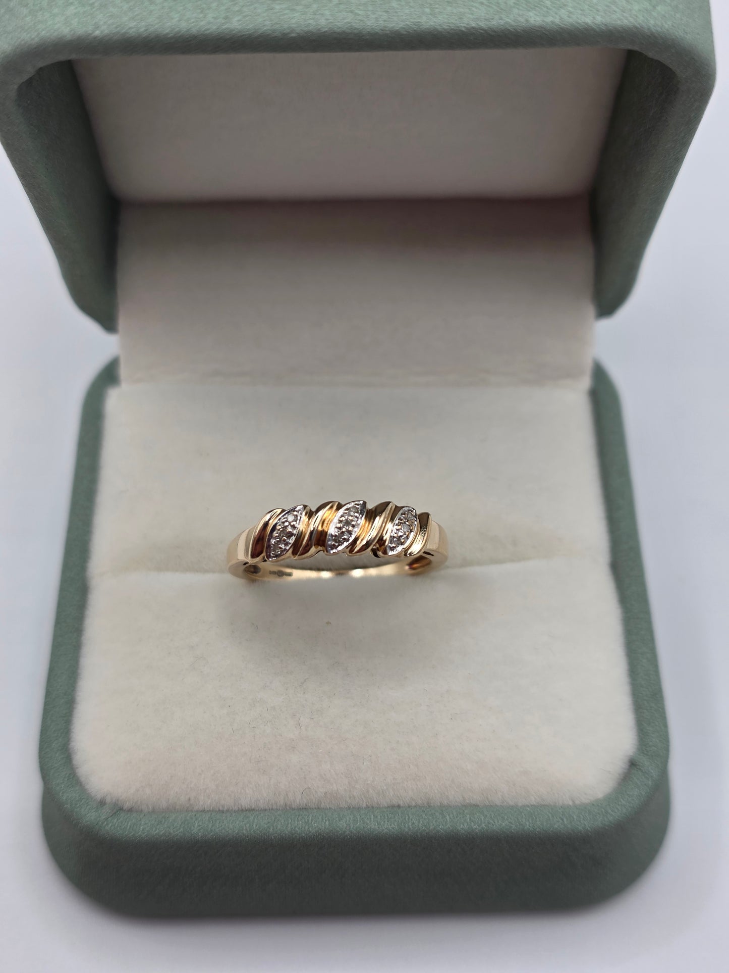 9ct gold diamond croissant ring