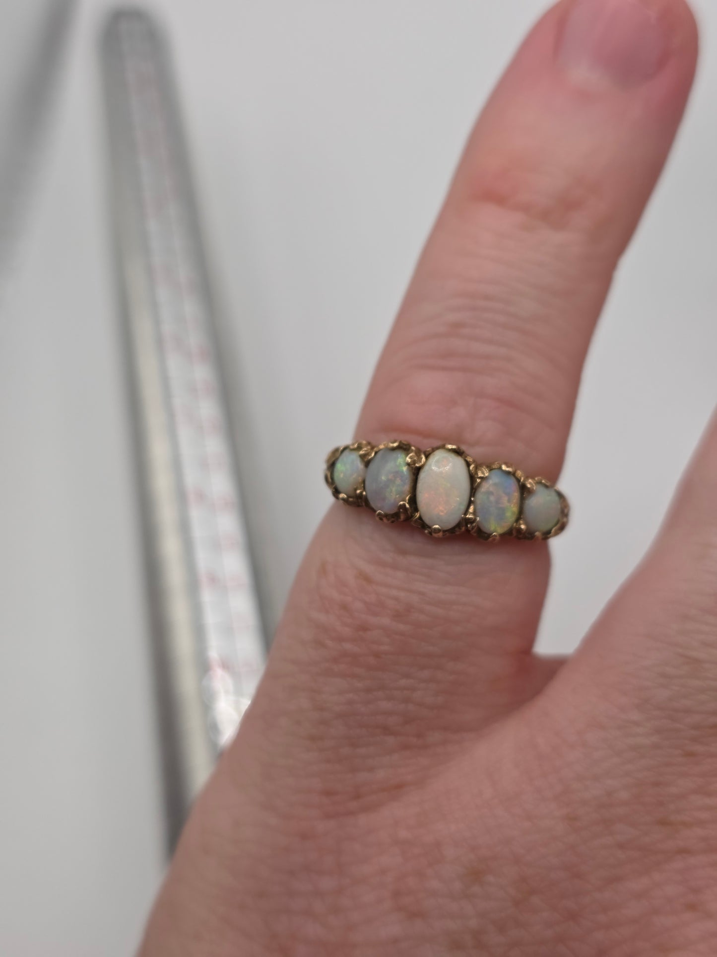 Vintage 9ct gold opal ring