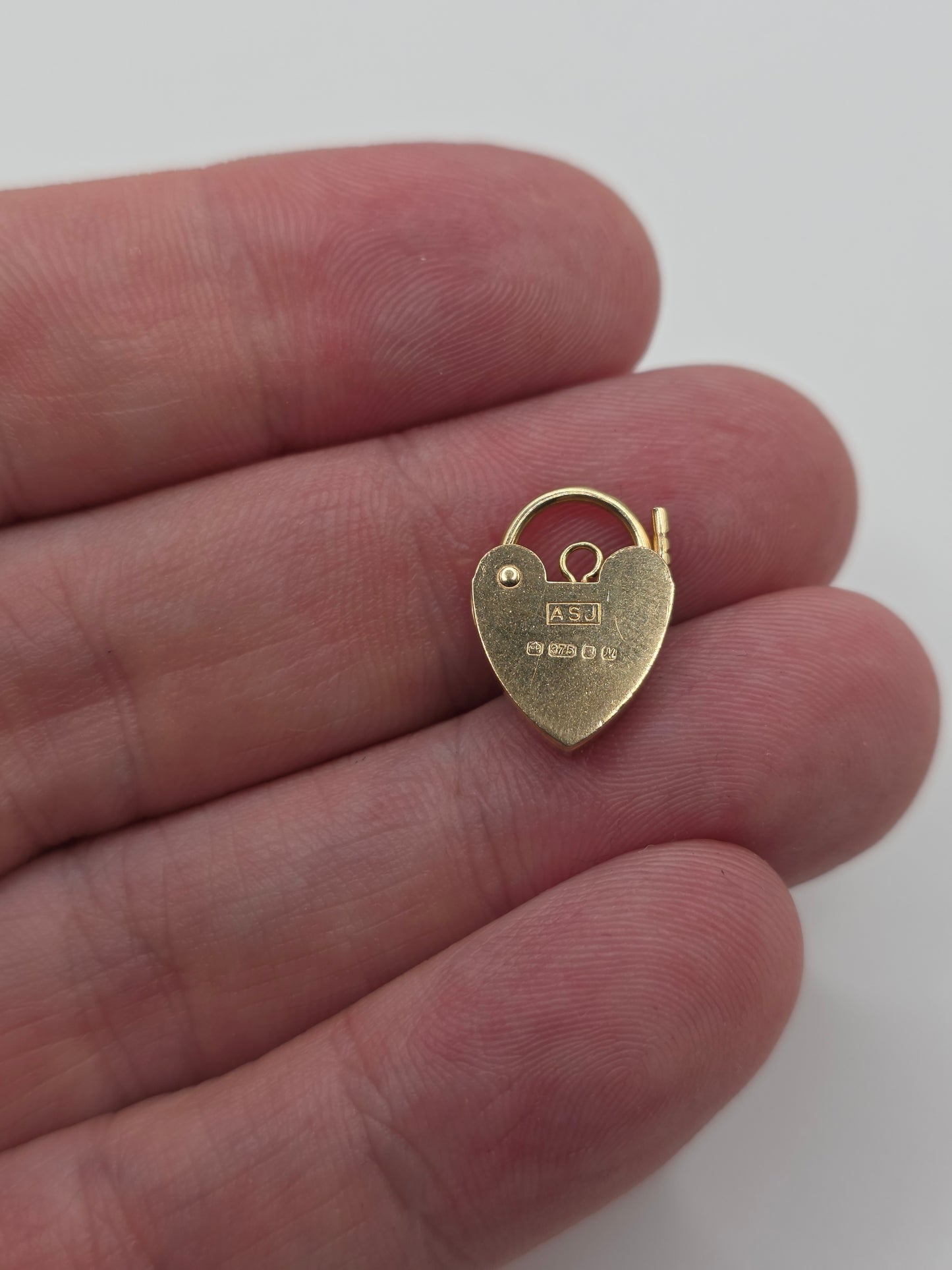 9ct gold padlock 48