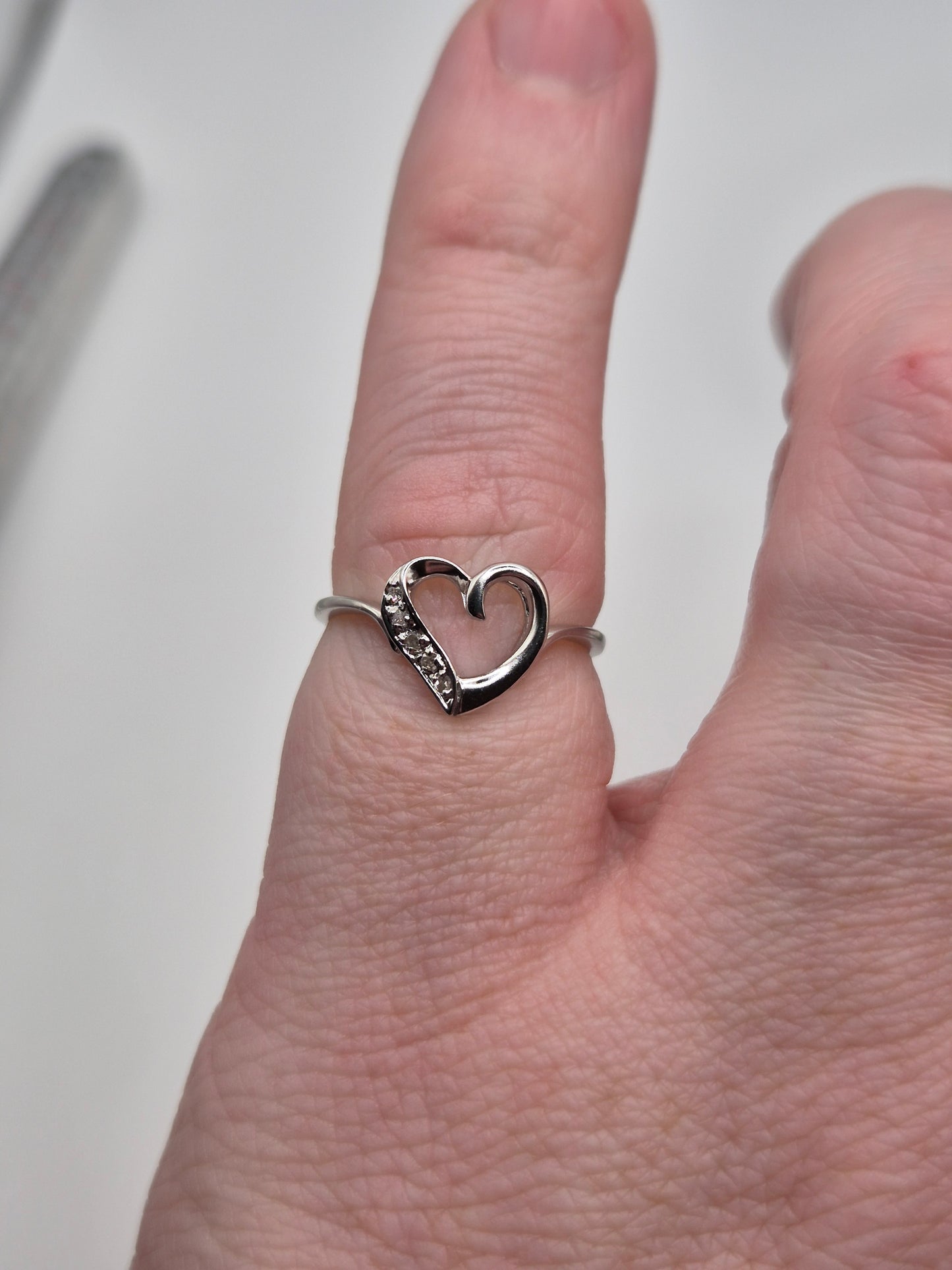 9ct white gold diamond heart ring