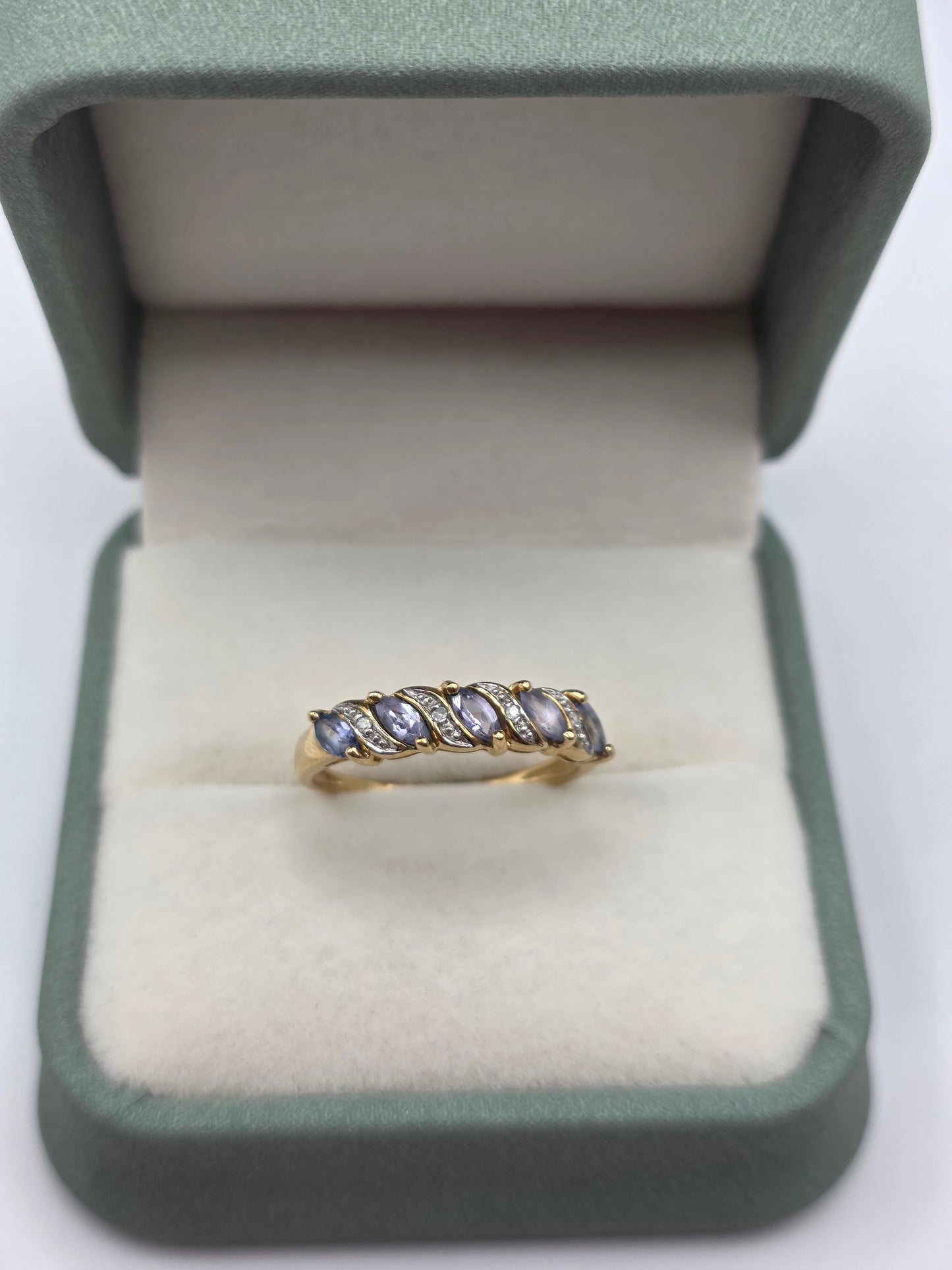 9ct gold tanzanite and diamond ring