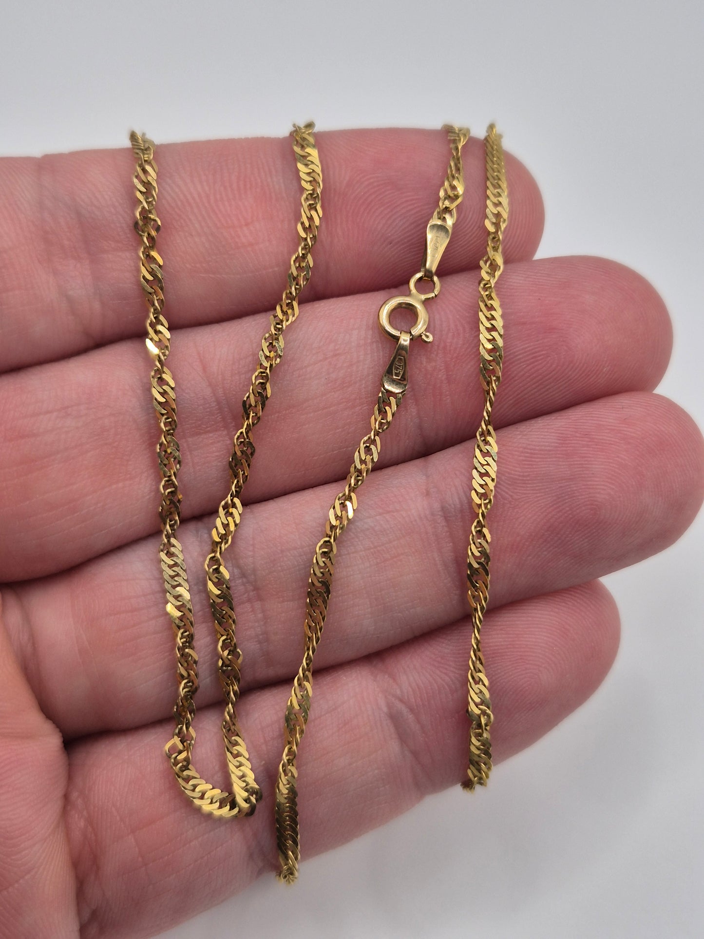 9ct gold swirl link chain (22)
