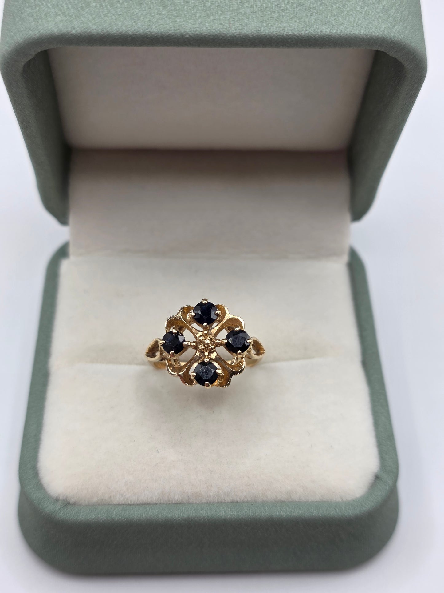 Vintage 9ct gold sapphire ring