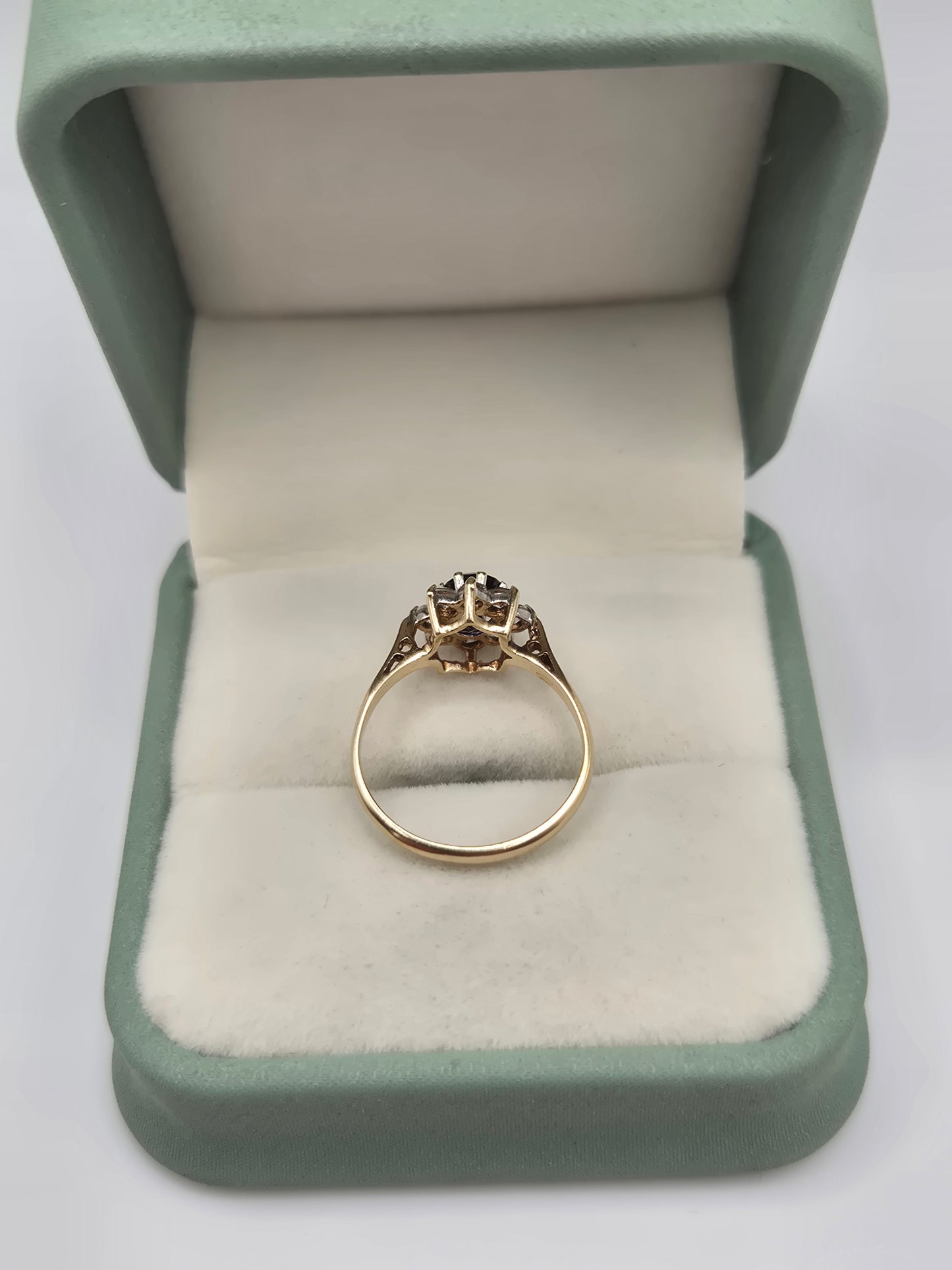 9ct gold synthetic sapphire and cz ring