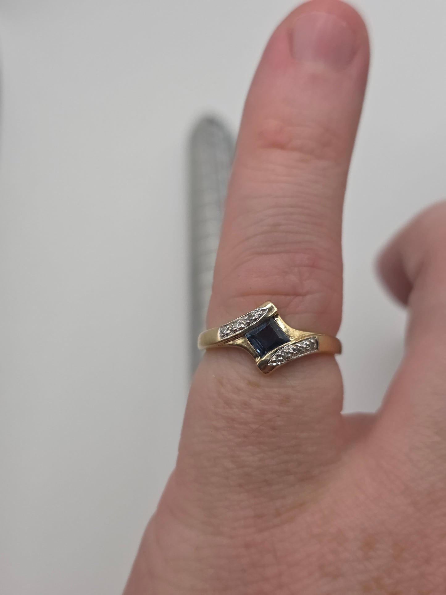 9ct gold sapphire and diamond ring