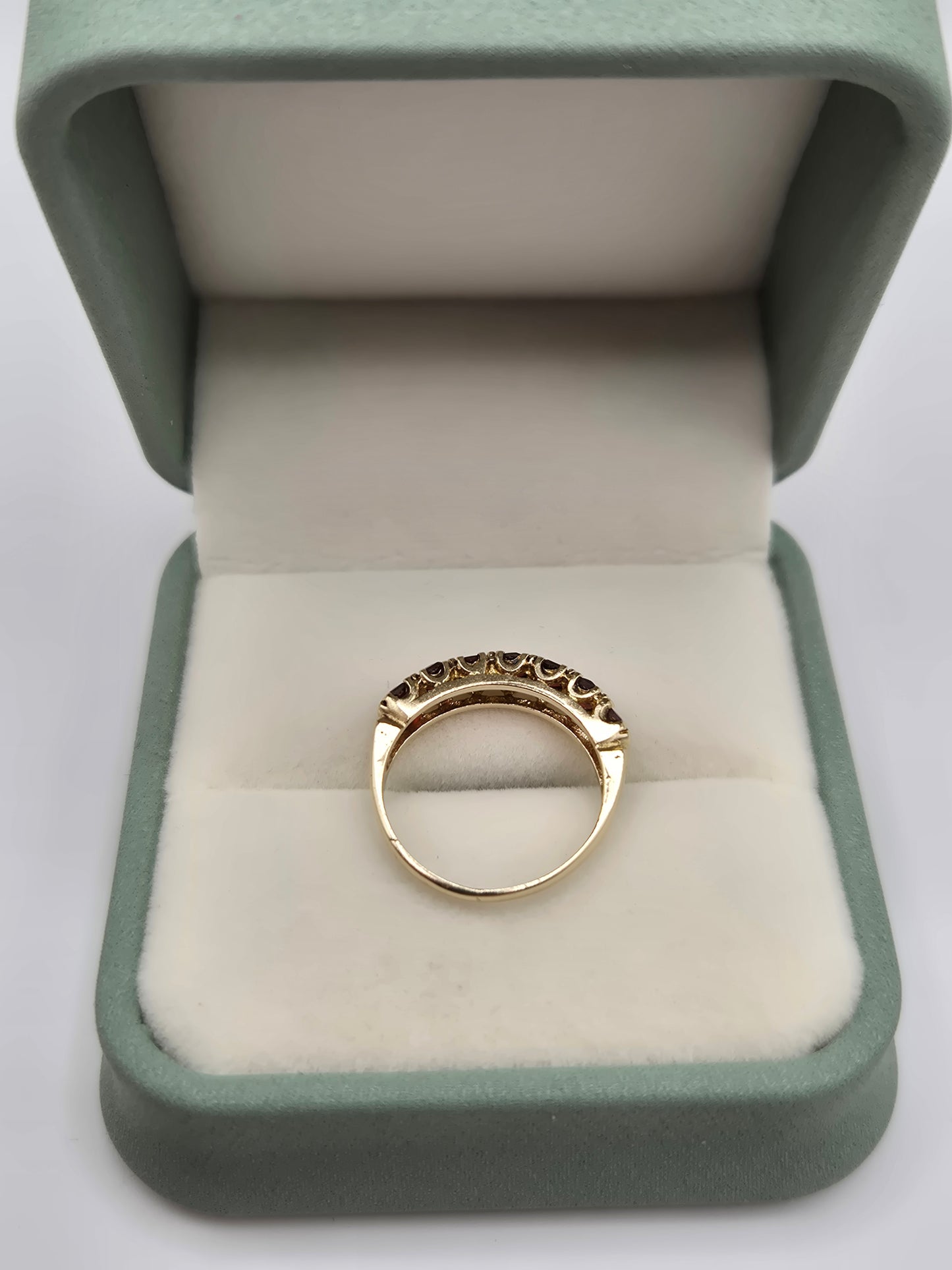 9ct gold garnet ring