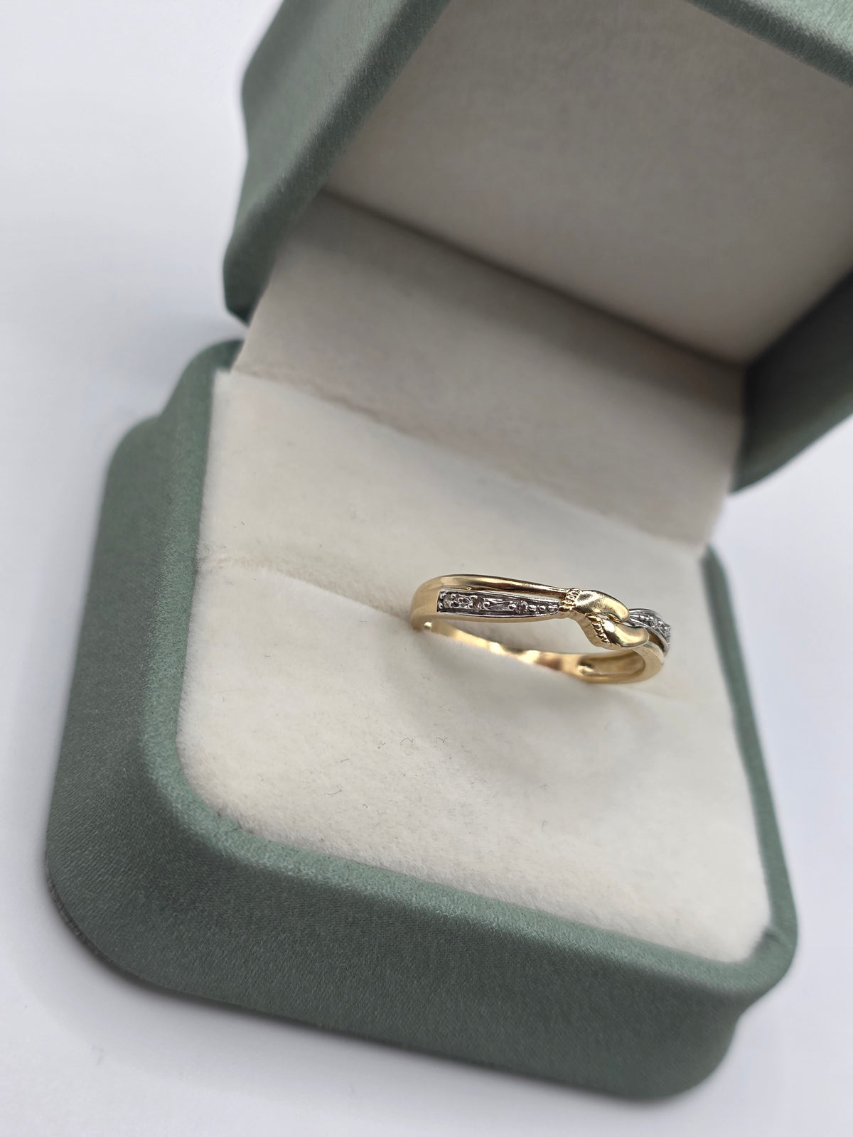 9ct gold diamond ring