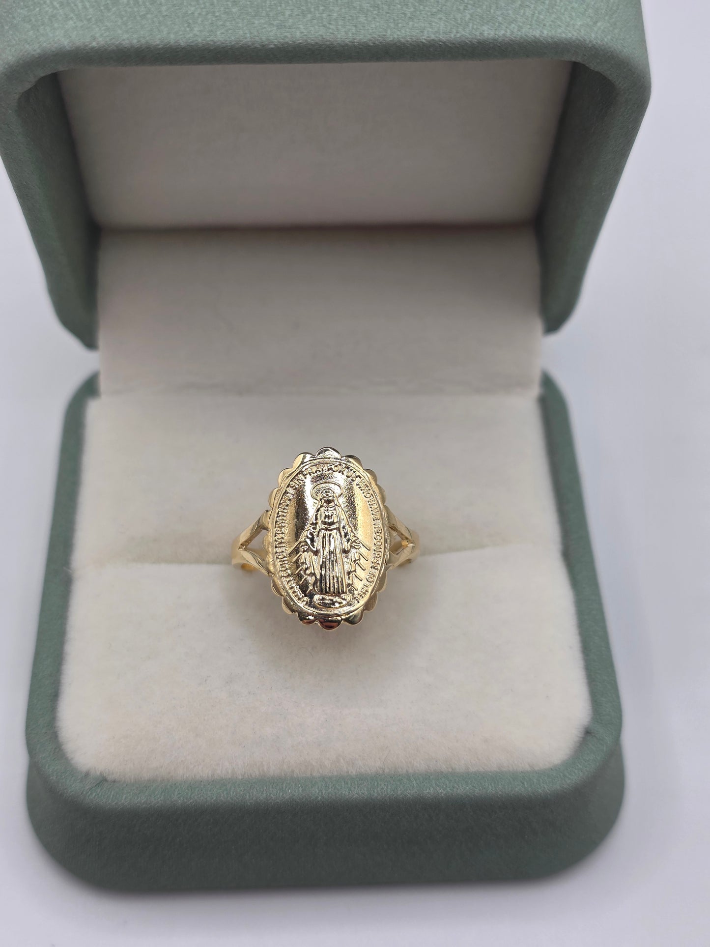 9ct gold st marys ring