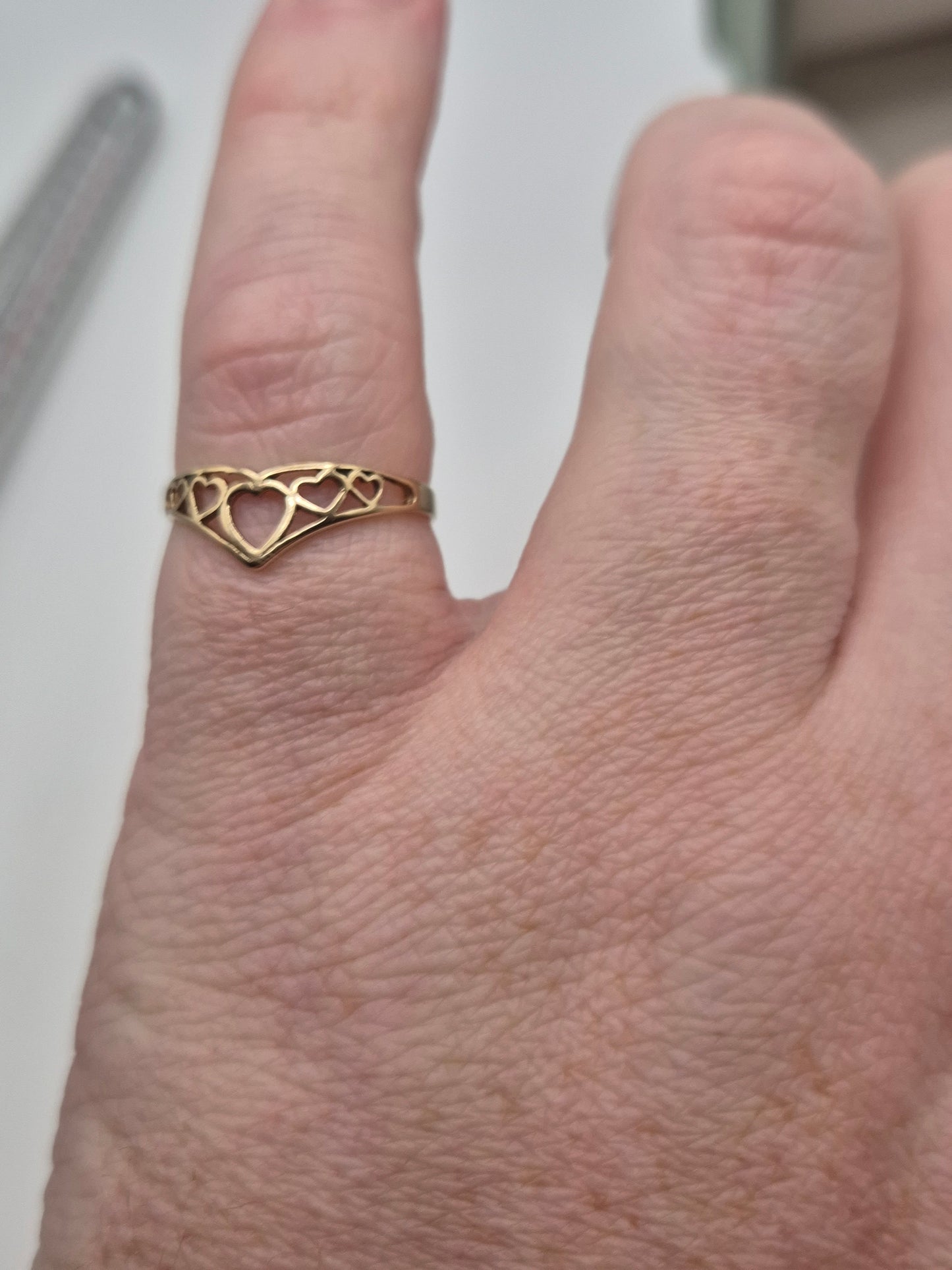 9ct gold heart wishbone ring