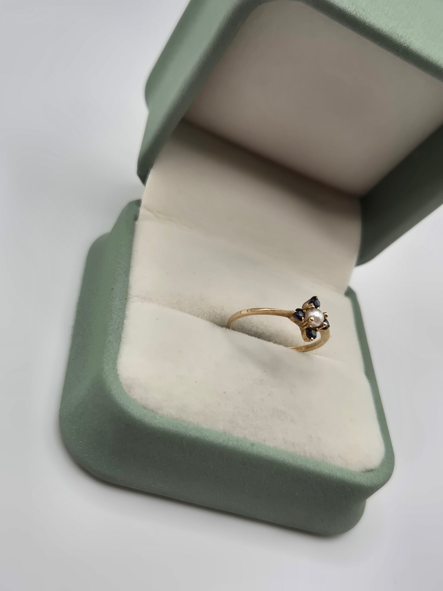 9ct gold pearl and sapphire ring