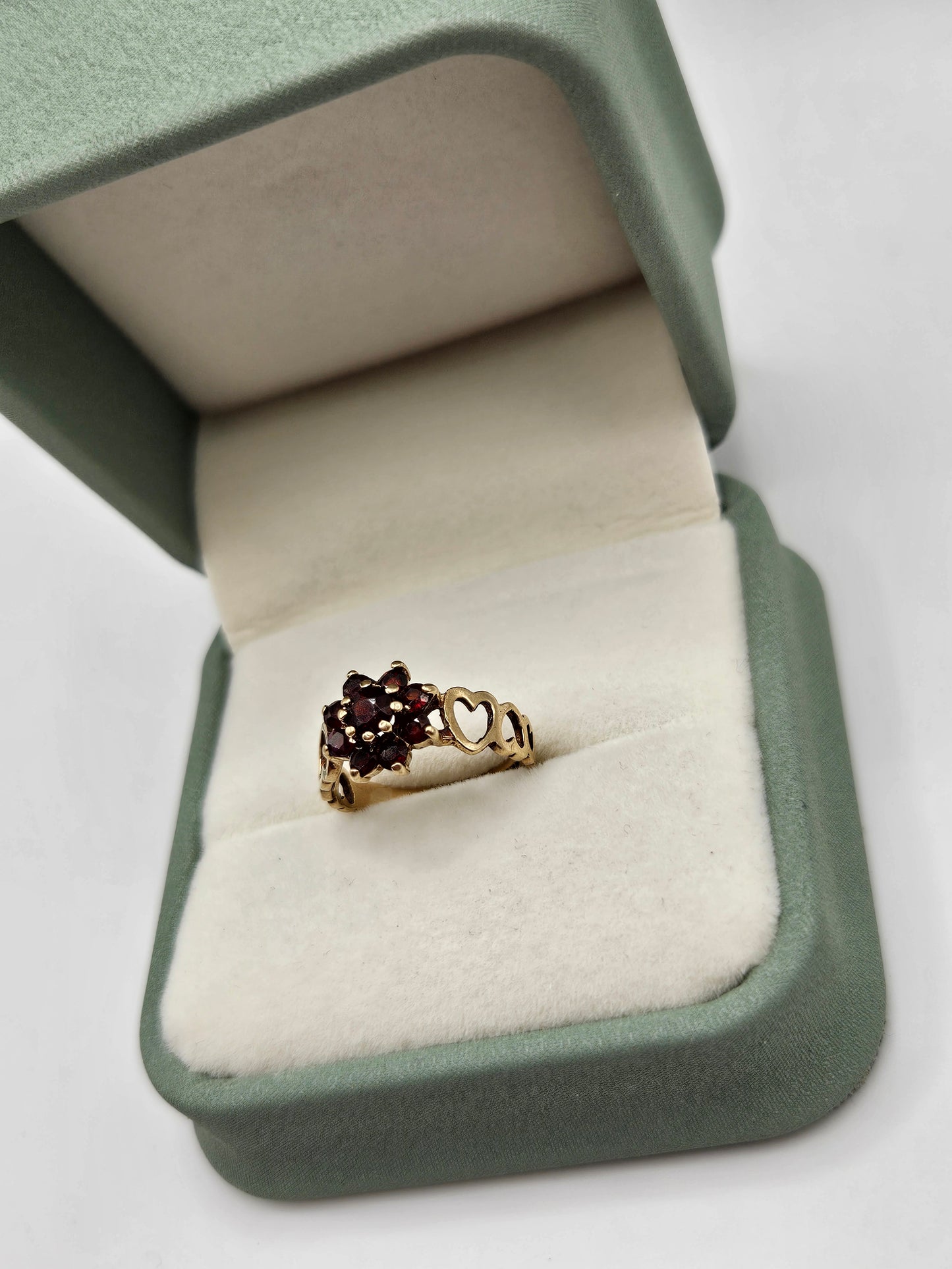 9ct gold garnet cluster ring