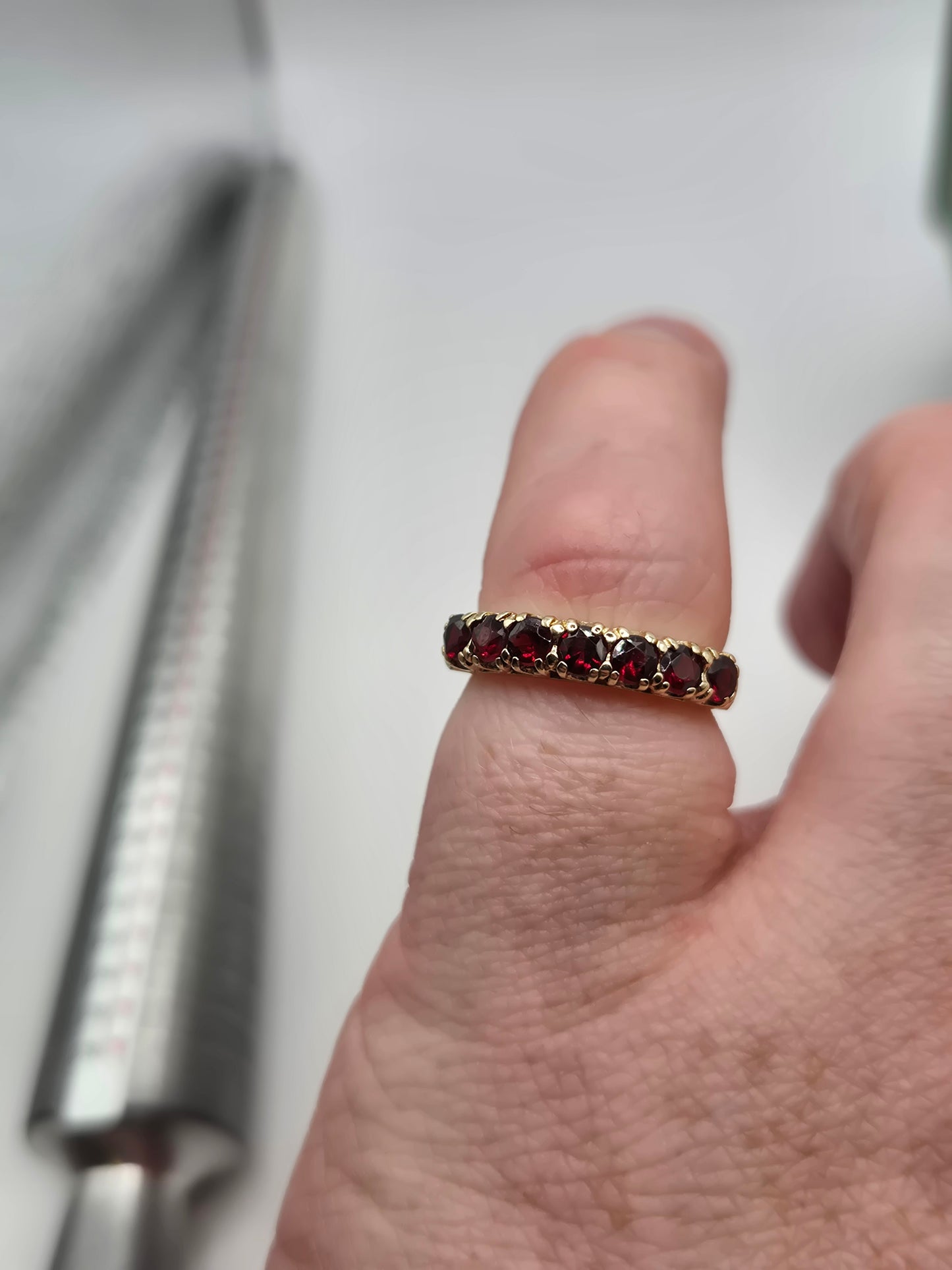 9ct gold garnet ring