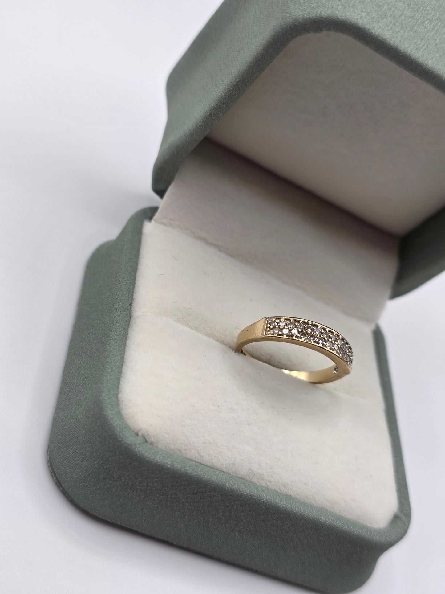 9ct gold diamond ring
