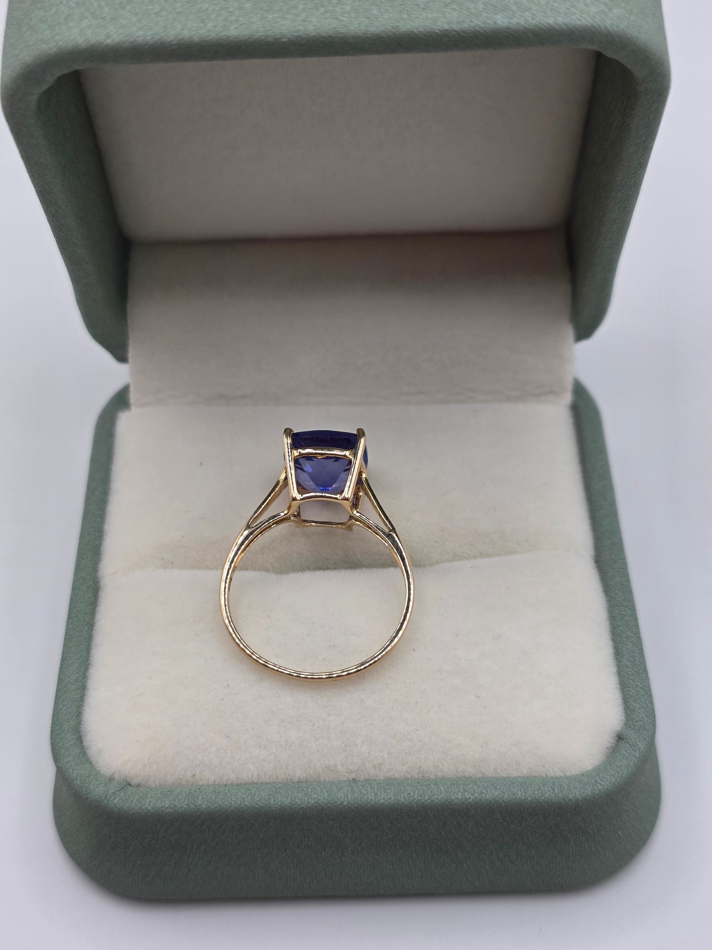 9ct gold colour change fluorite ring