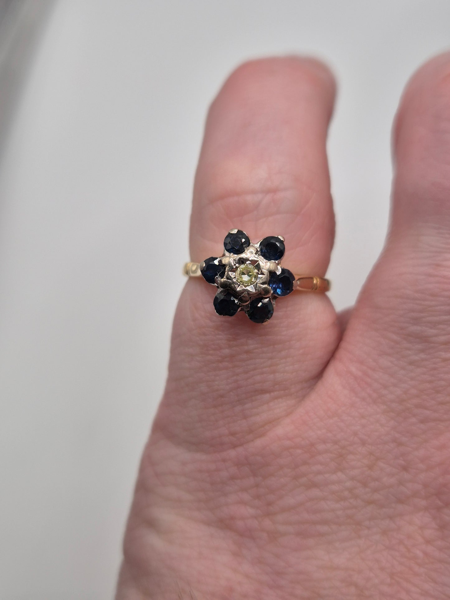 18ct gold sapphire and diamond ring