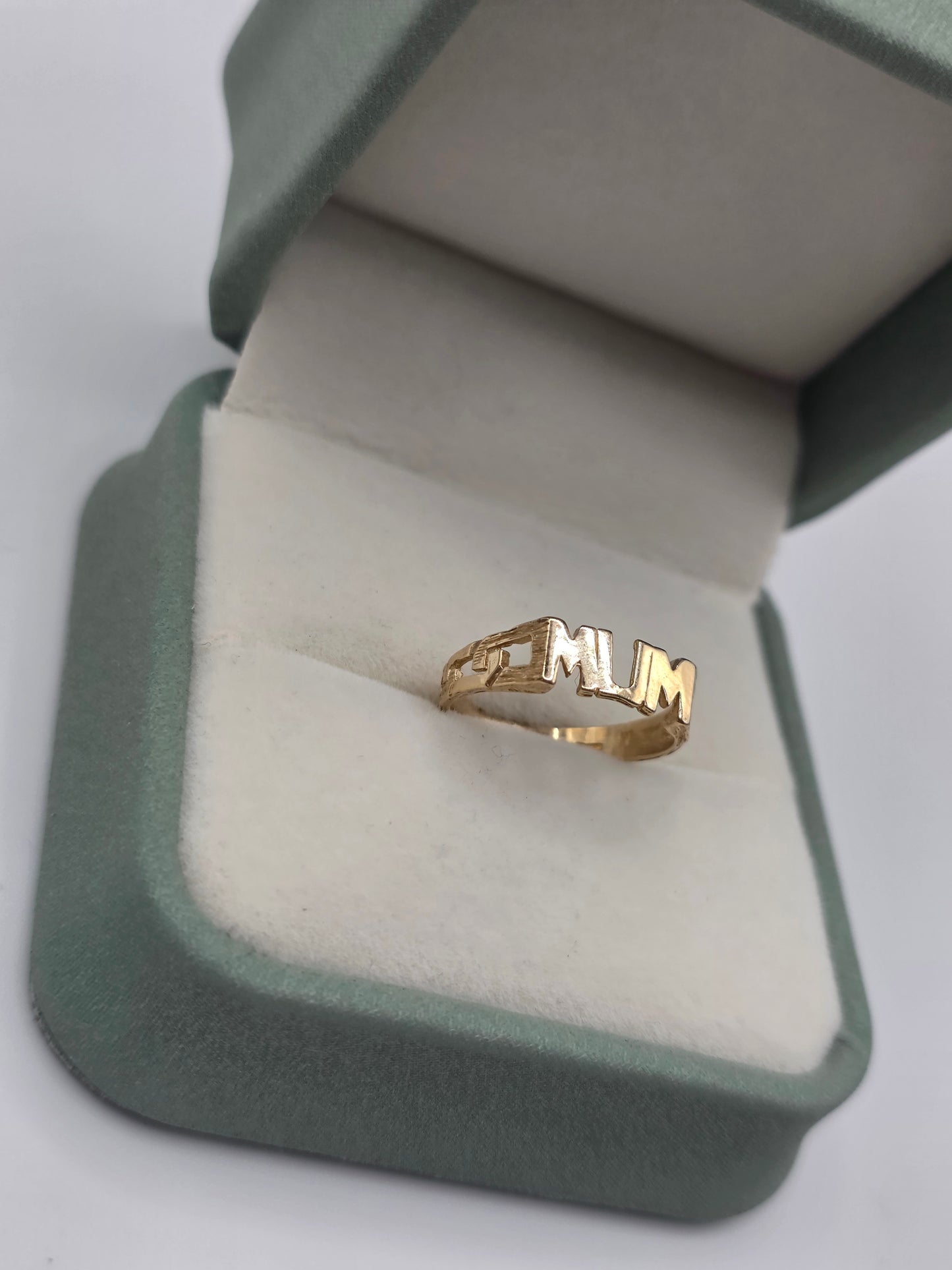 9ct gold mum ring