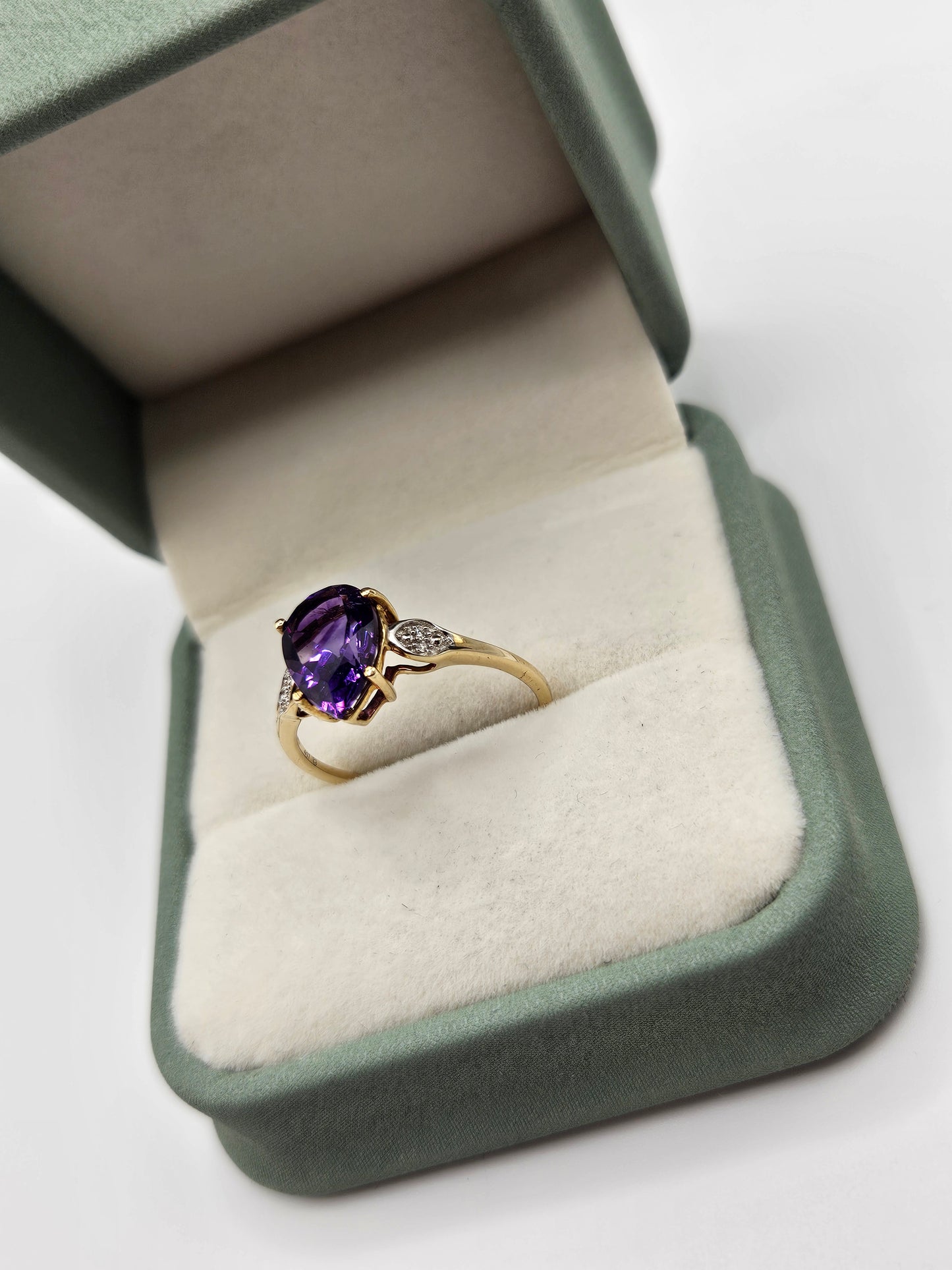 9ct gold amethyst and diamond ring