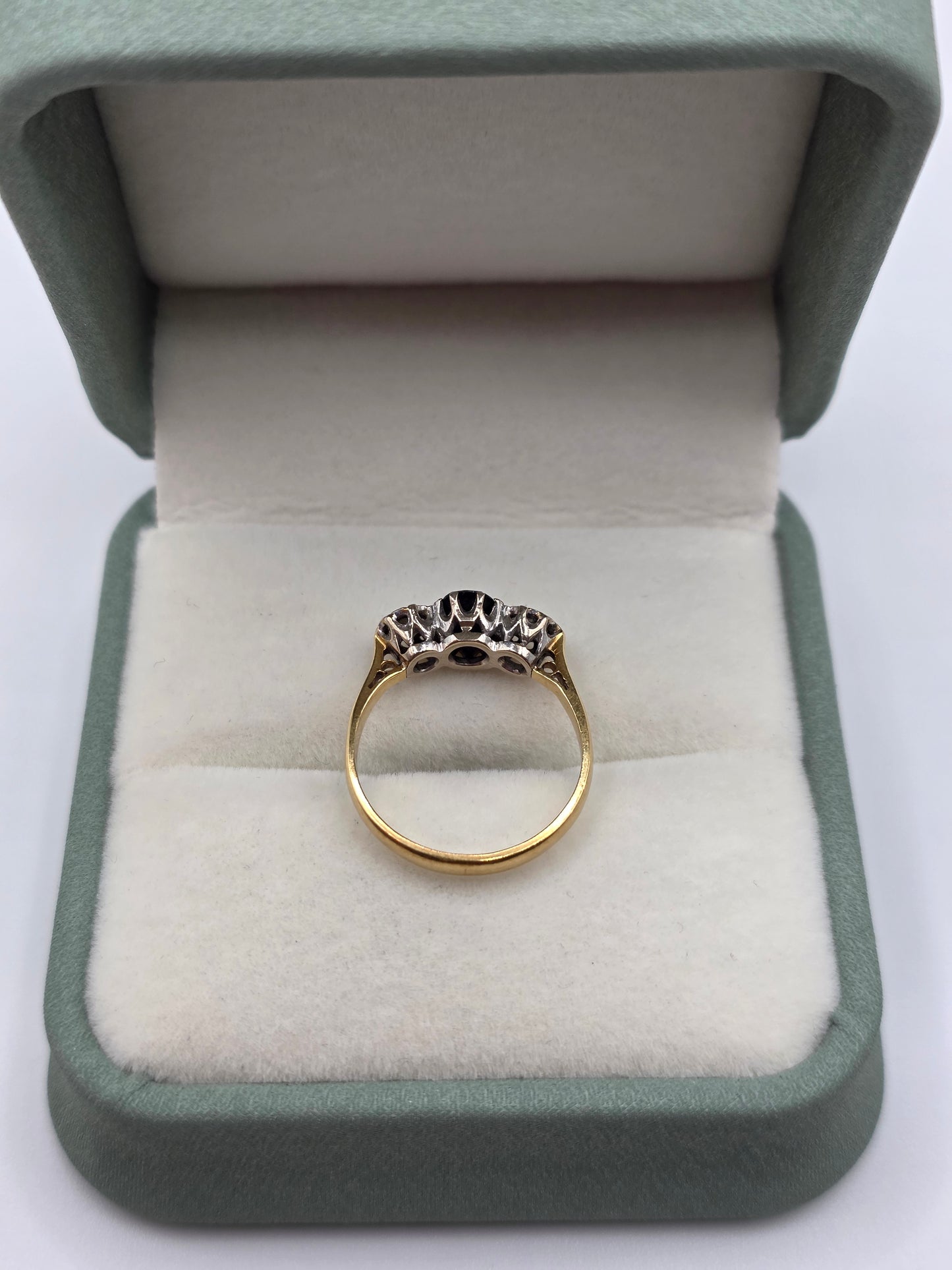 18ct gold sapphire and diamond ring