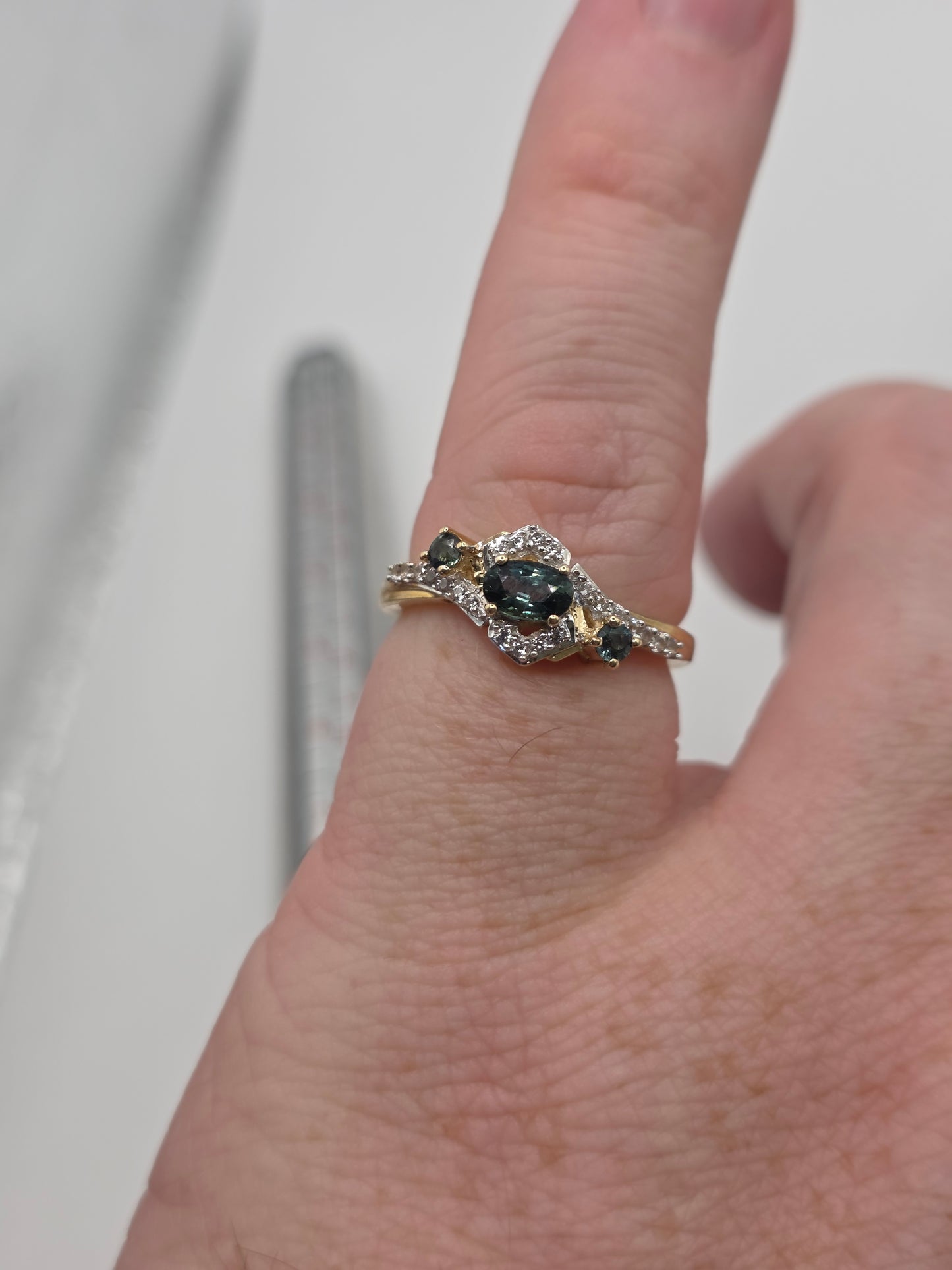 9ct gold sapphire and spinel ring