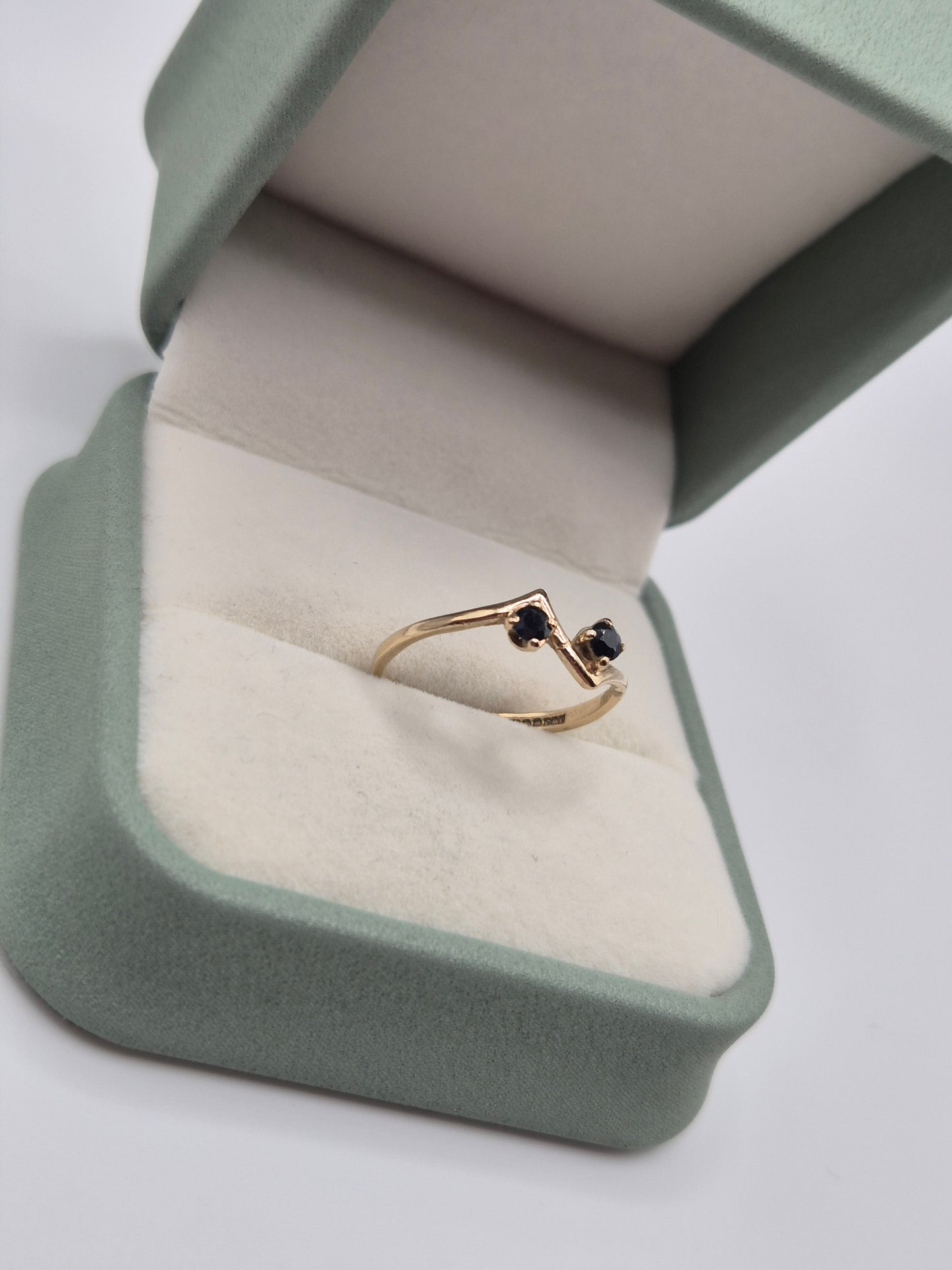 9ct gold sapphire ring