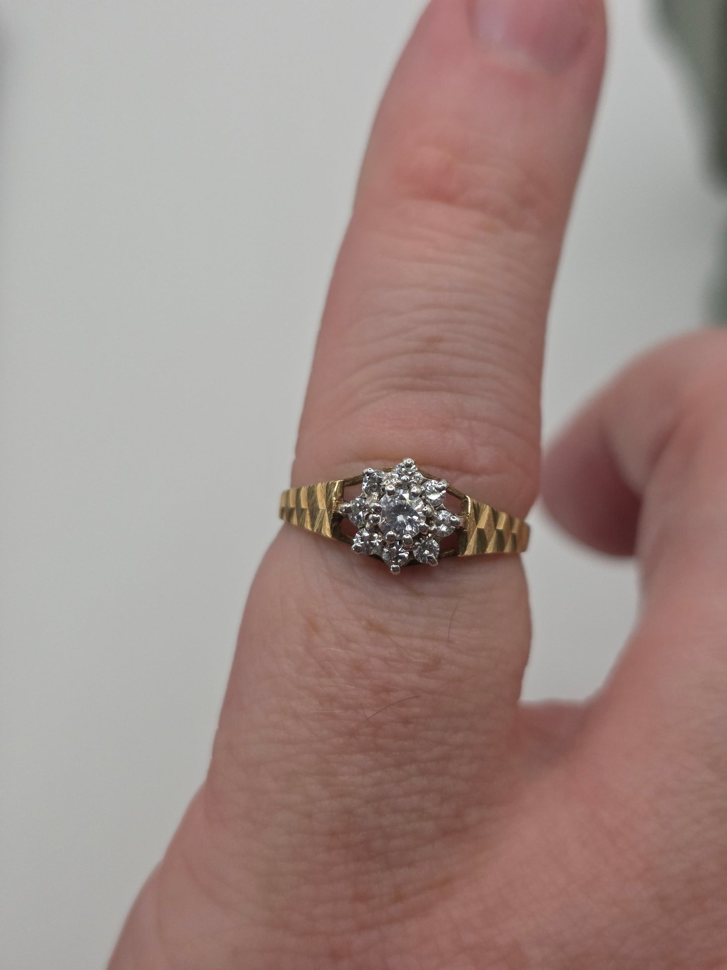 9ct gold cz cluster ring