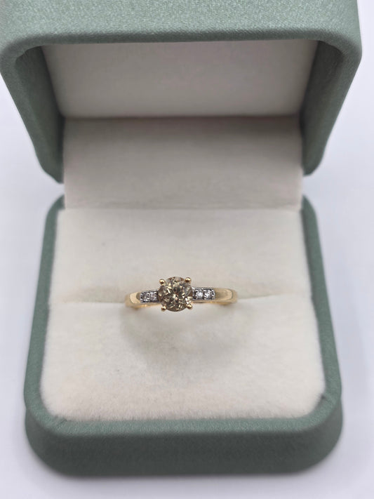 9ct gold spinel ring