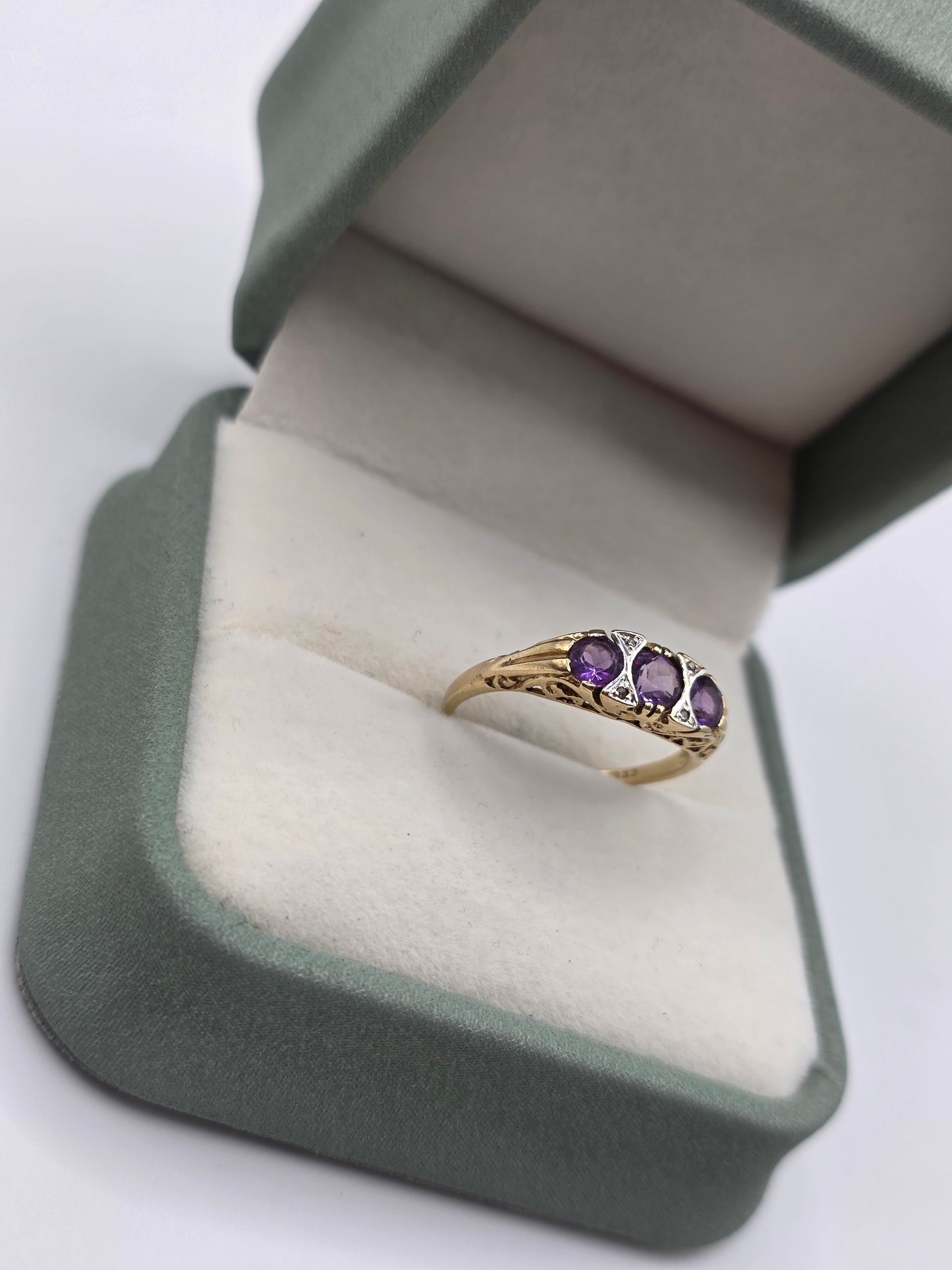 9ct gold amethyst and diamond ring