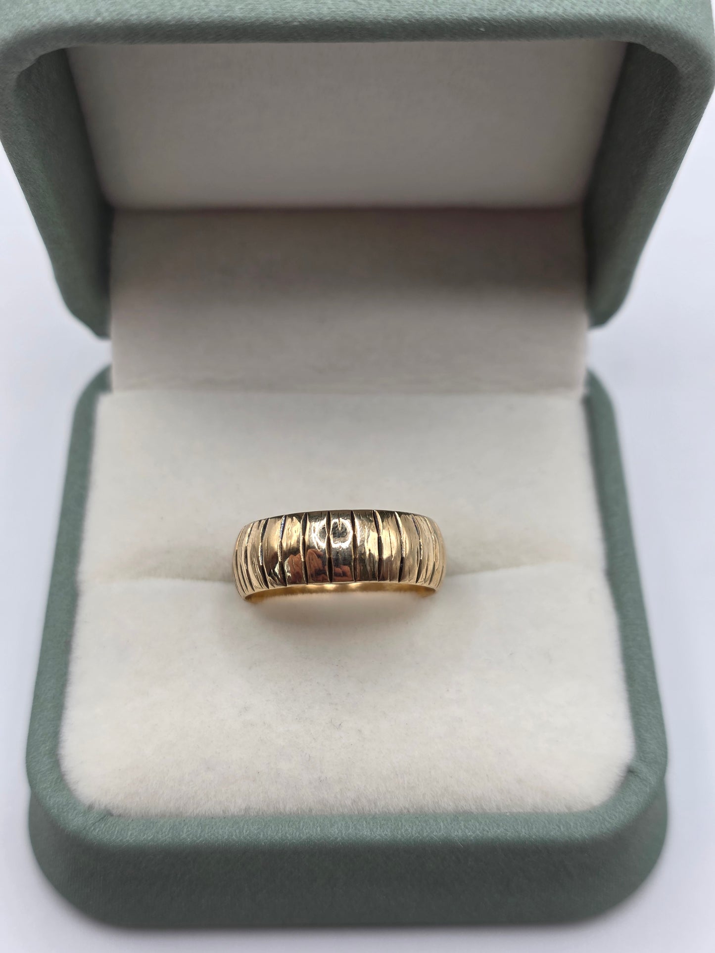 9ct gold ring