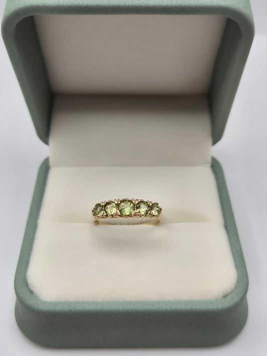 9ct gold peridot ring