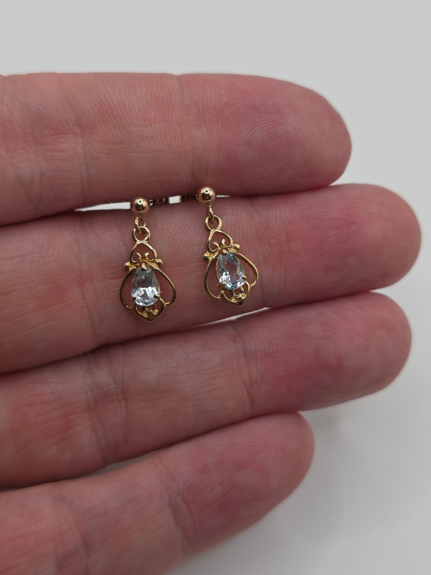 9ct gold aquamarine earrings