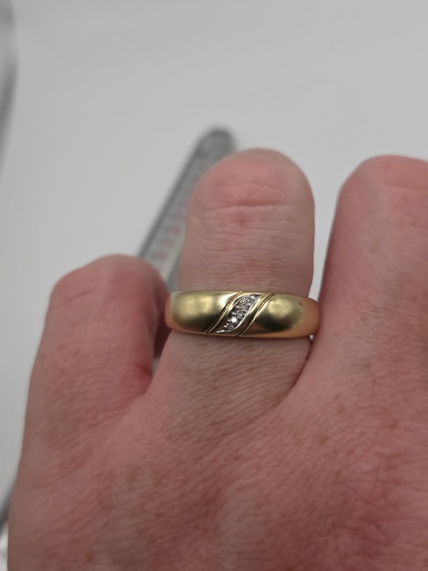 9ct gold diamond ring