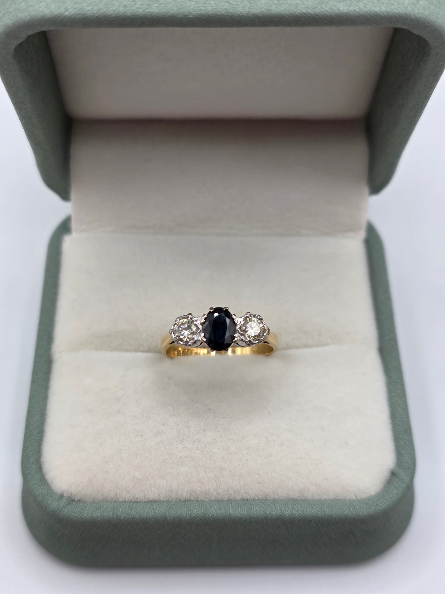 18ct gold sapphire and diamond ring