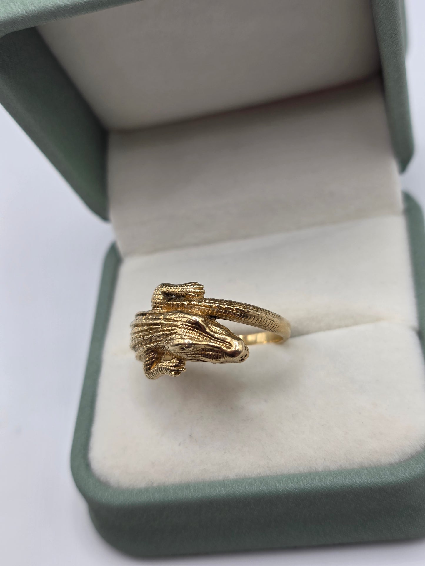 Heavy 9ct gold crocodile ring