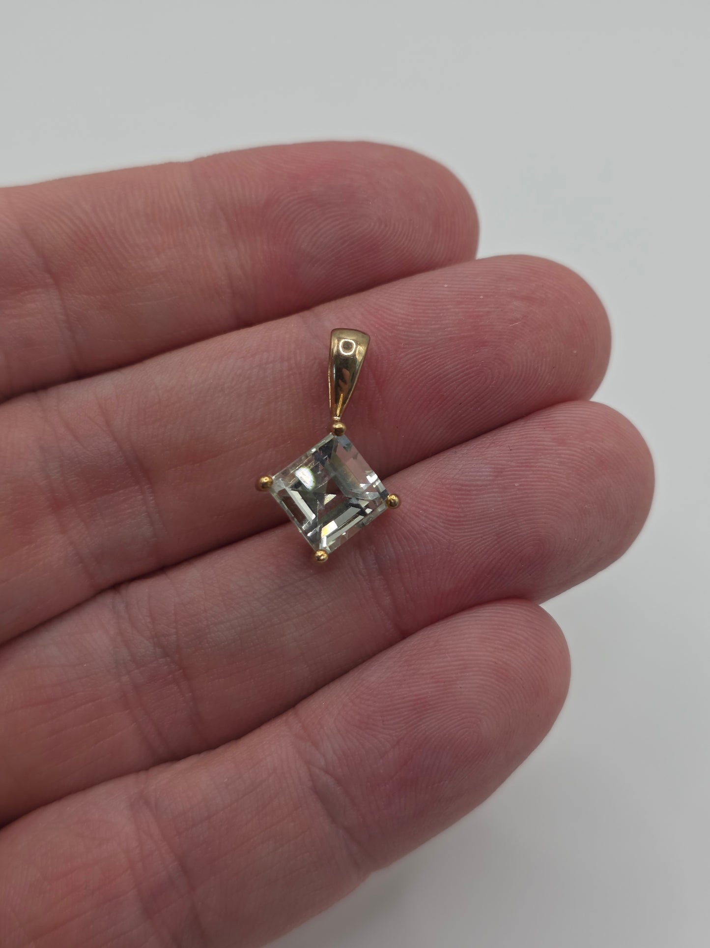 9ct gold prasiolite pendant
