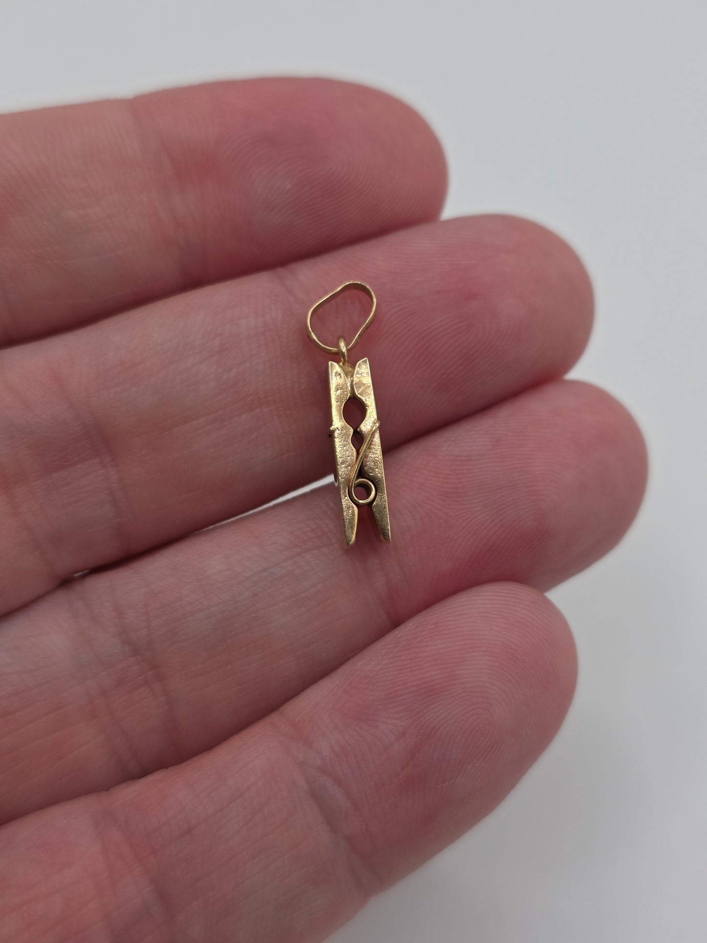 9ct gold peg charm