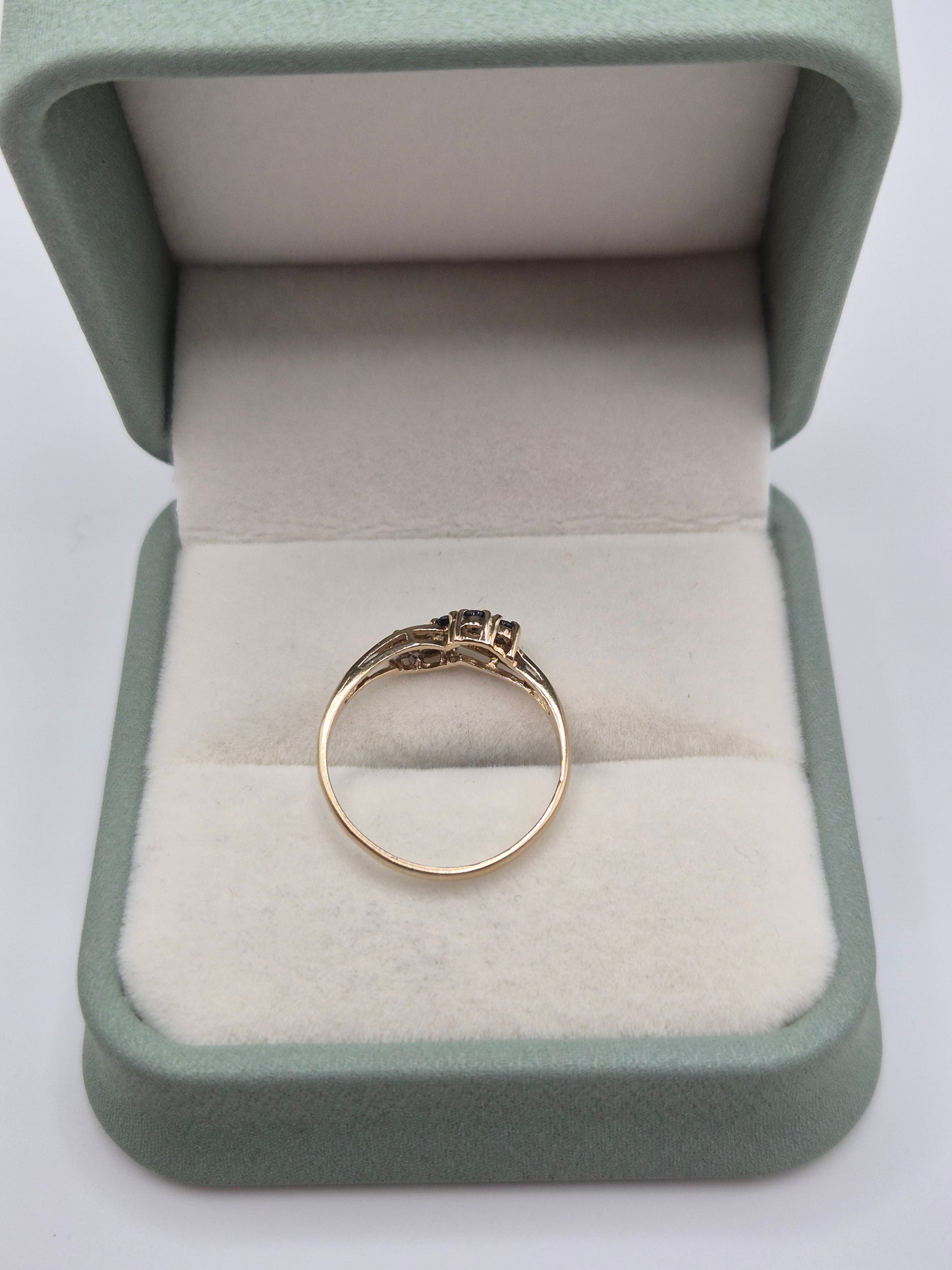 9ct gold sapphire ring