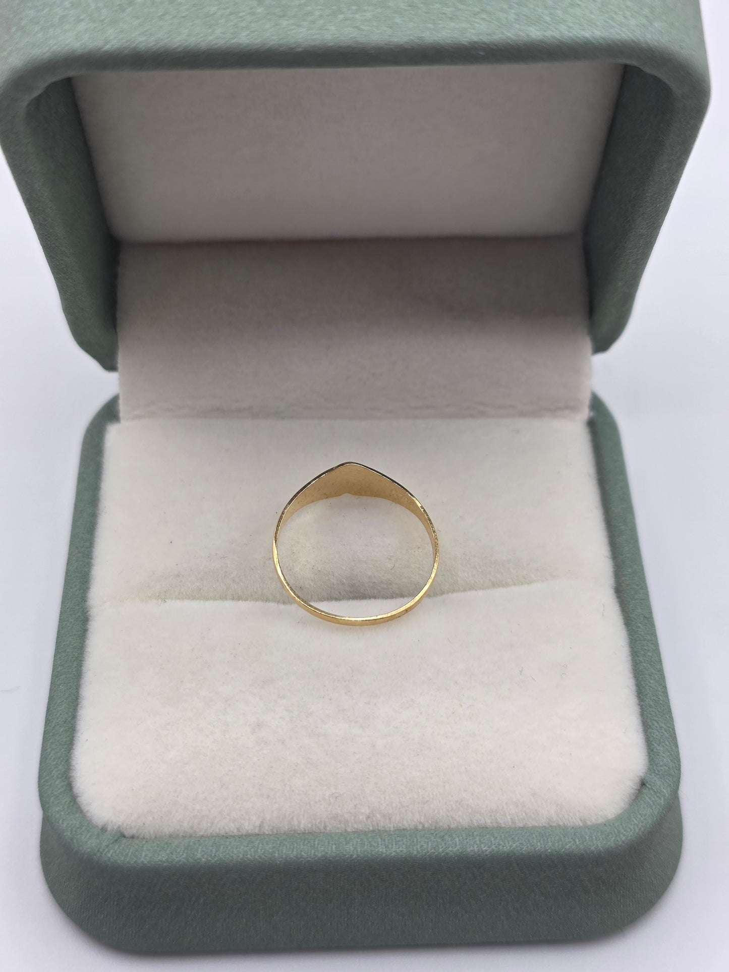 9ct gold heart signet ring