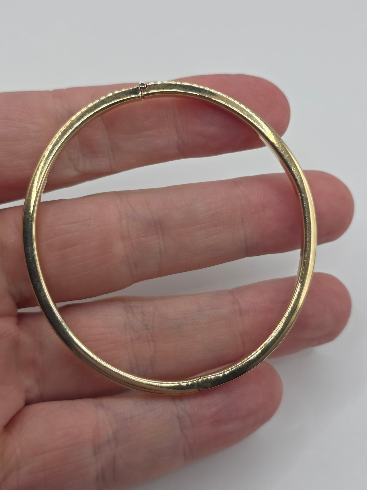 9ct gold bangle